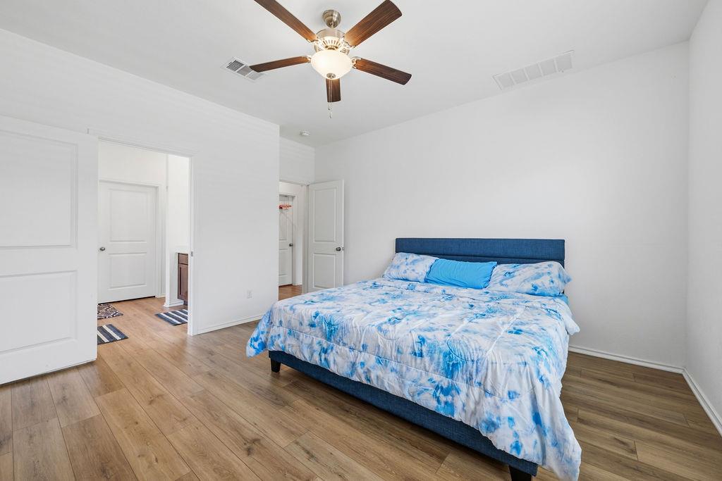 1733 Catahoula DR