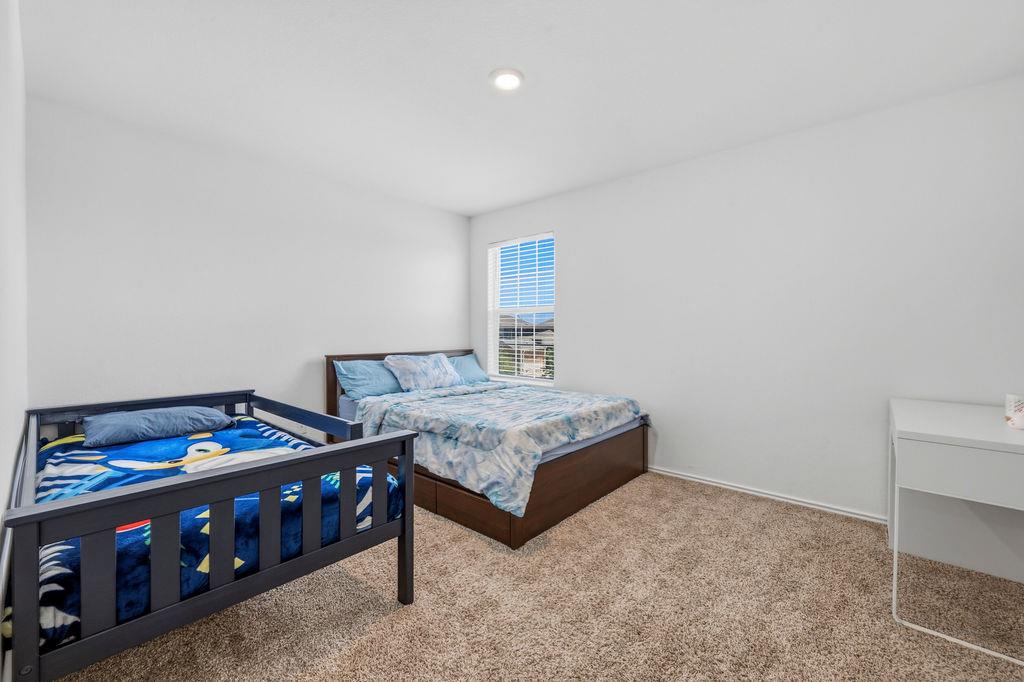 1733 Catahoula DR