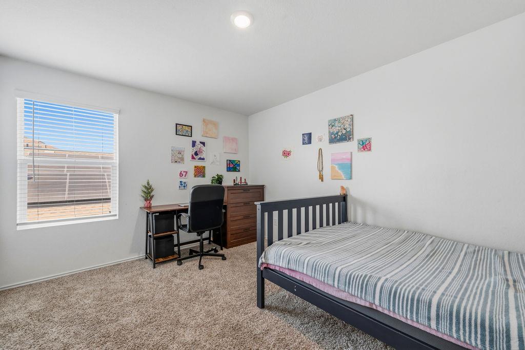 1733 Catahoula DR