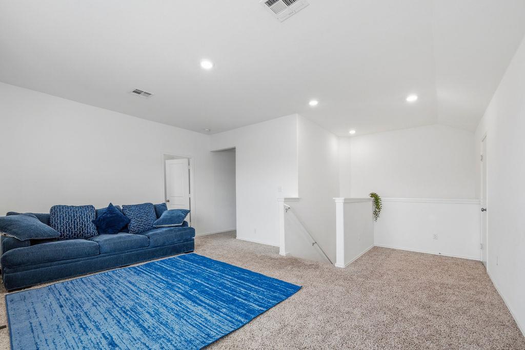 1733 Catahoula DR