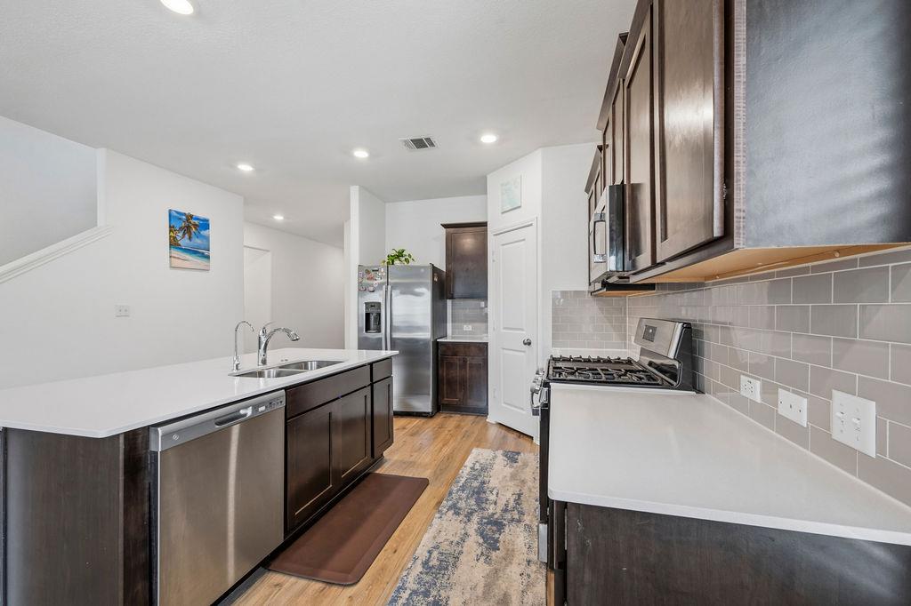 1733 Catahoula DR