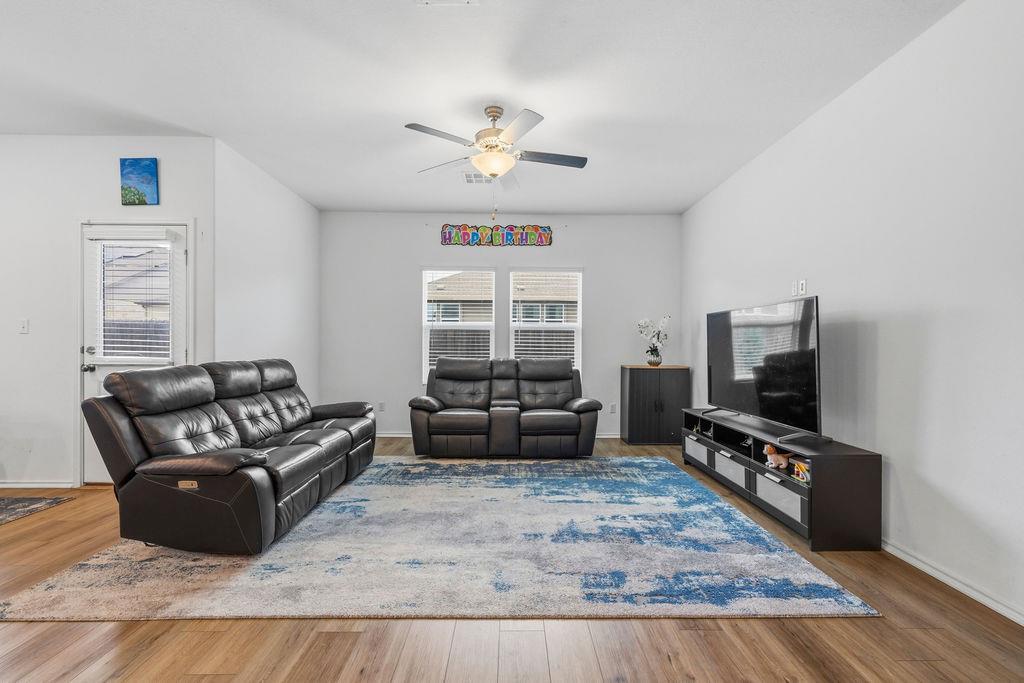 1733 Catahoula DR
