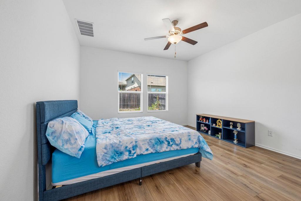 1733 Catahoula DR