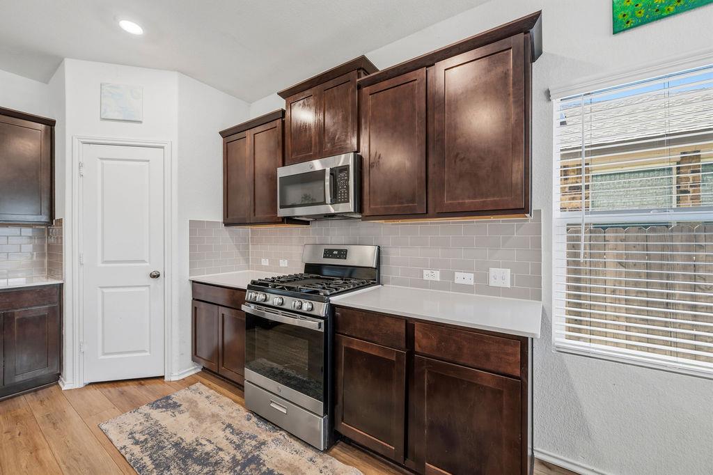 1733 Catahoula DR