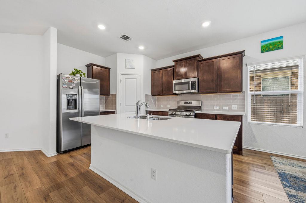 1733 Catahoula DR