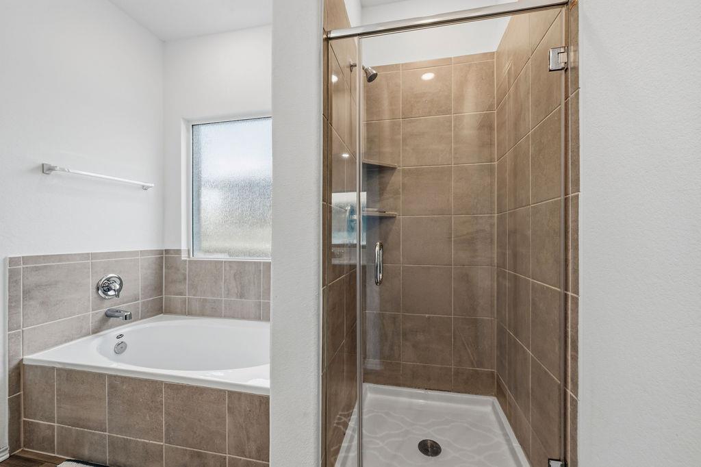 1733 Catahoula DR