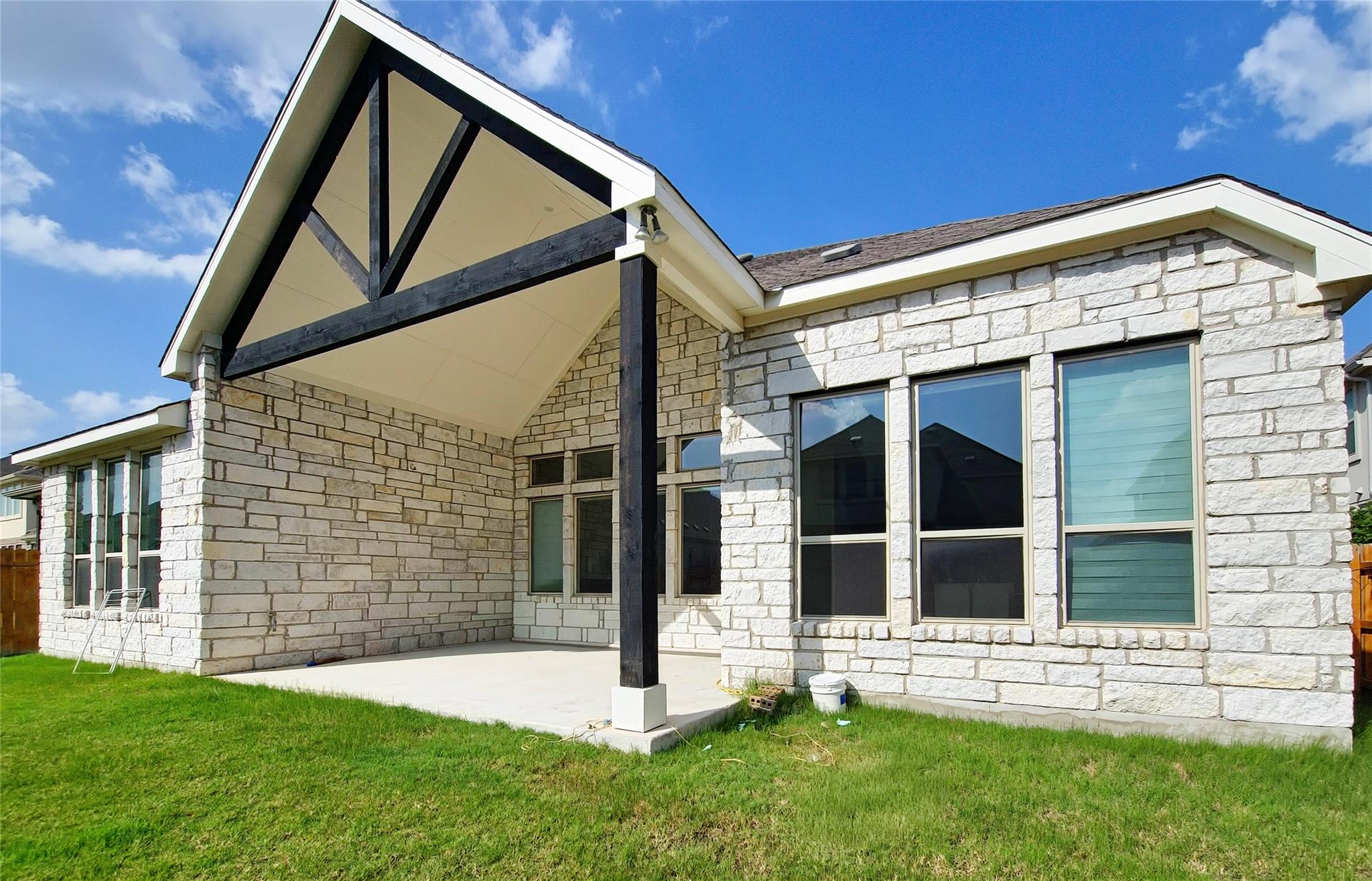 813 Sunny Ridge DR