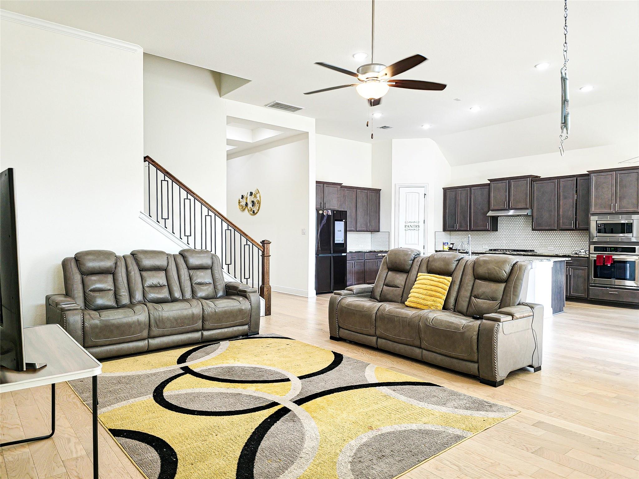 813 Sunny Ridge DR