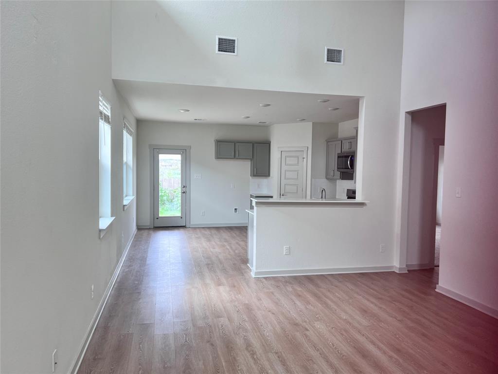 112 New Hampton WAY