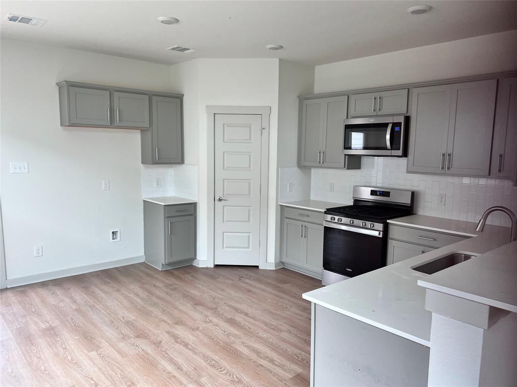 112 New Hampton WAY