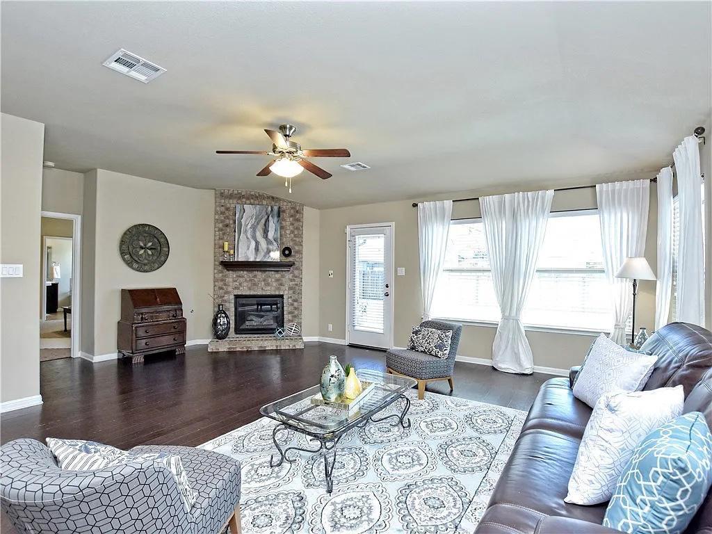 141 Florenz LN