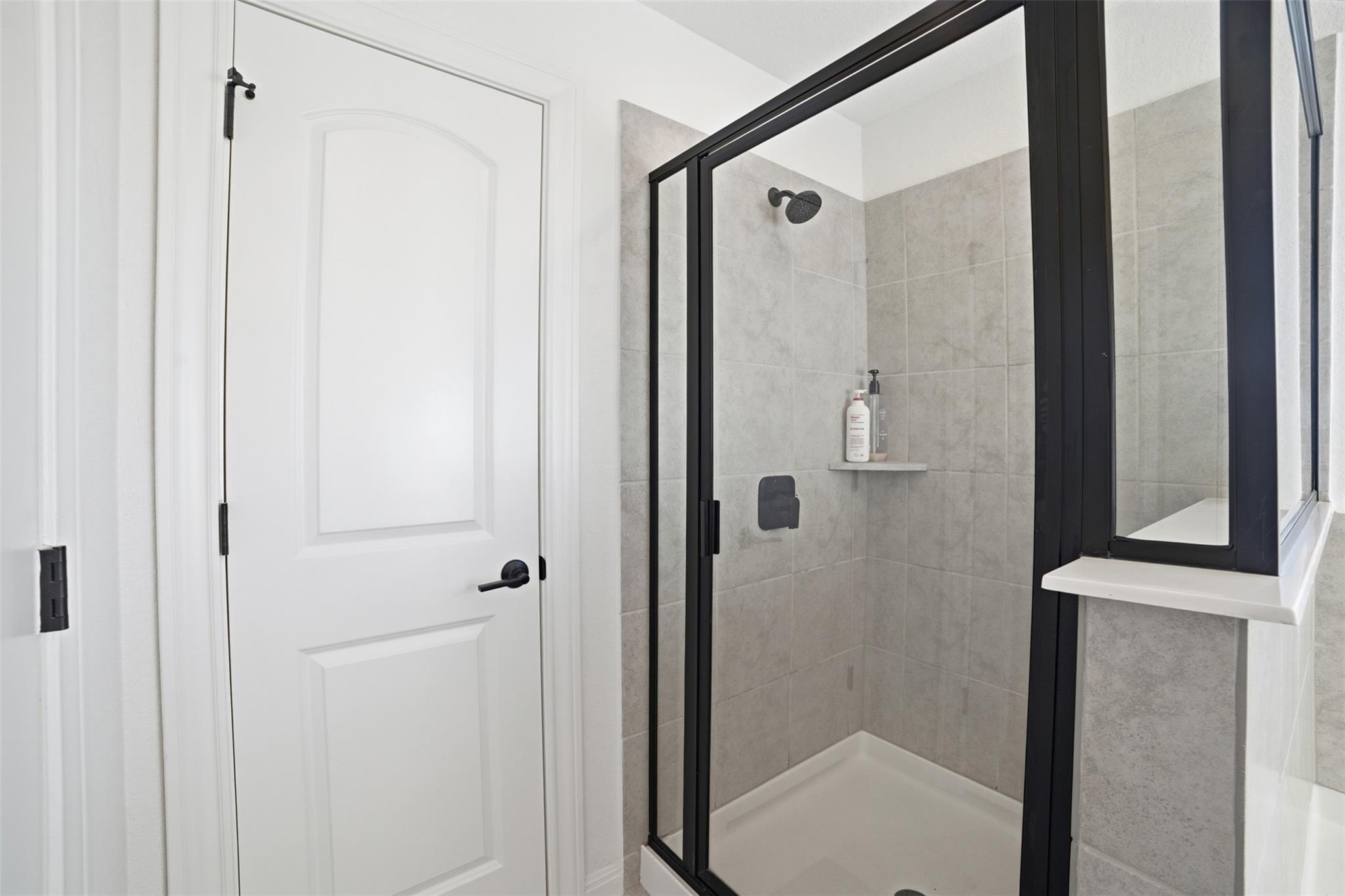 232 Turnbuckle BND, Leander