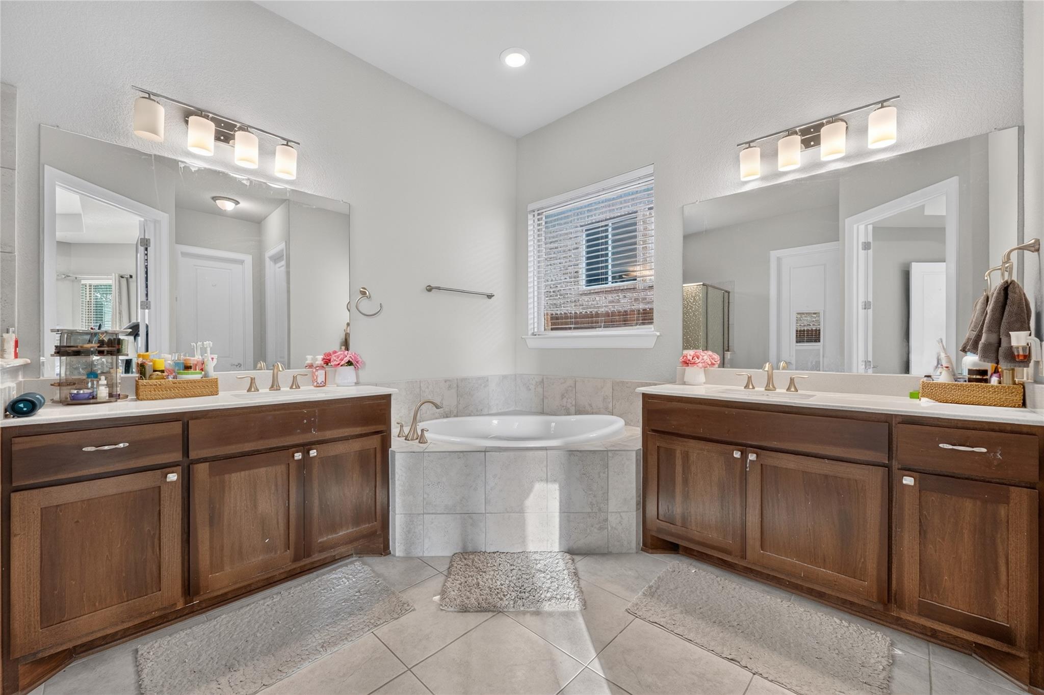 137 Claiborne Lake LN