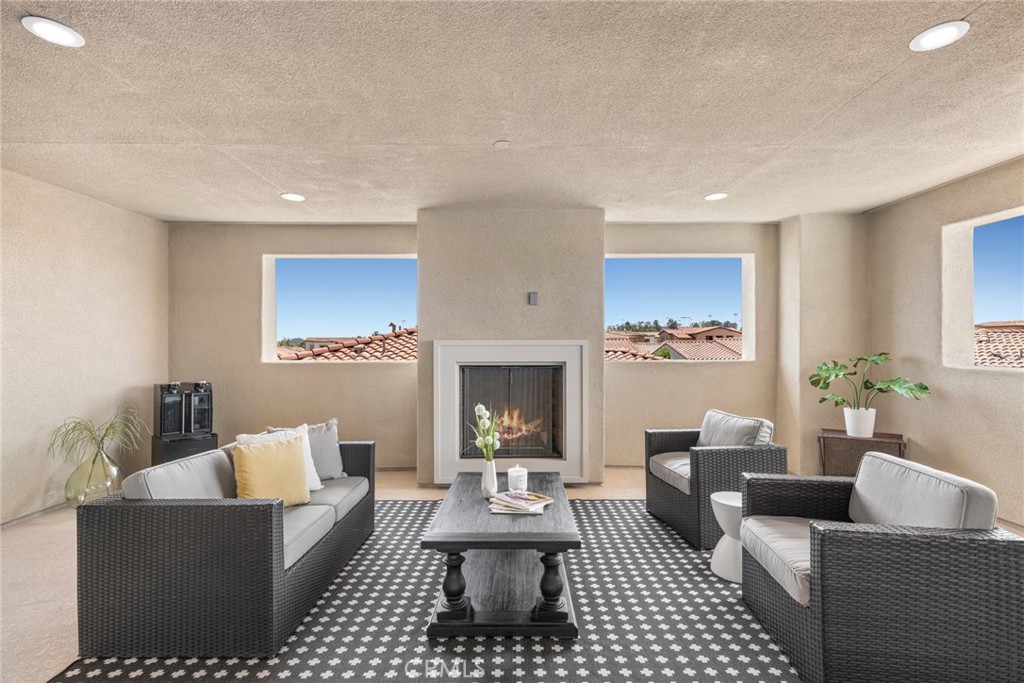8 Pinnacle Drive