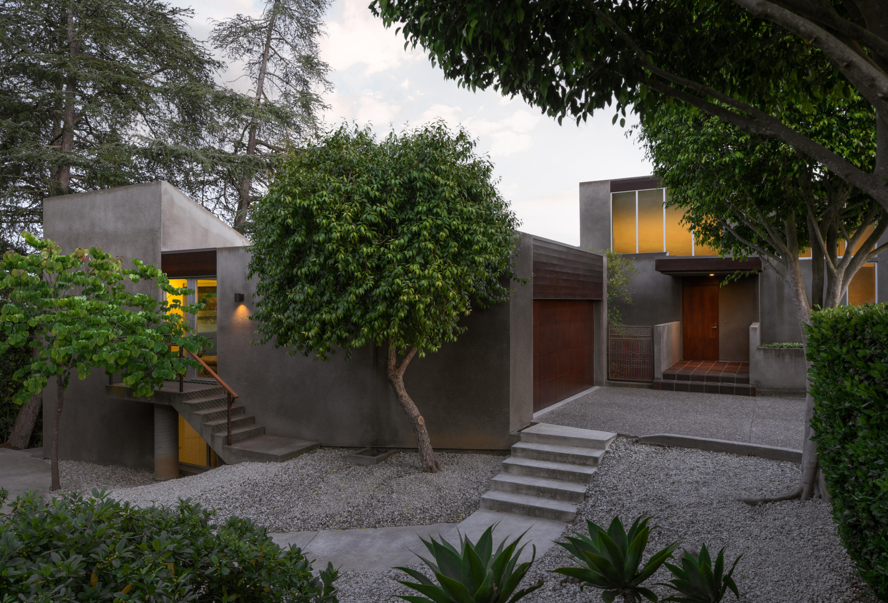 1944 Eucalyptus Hill Road