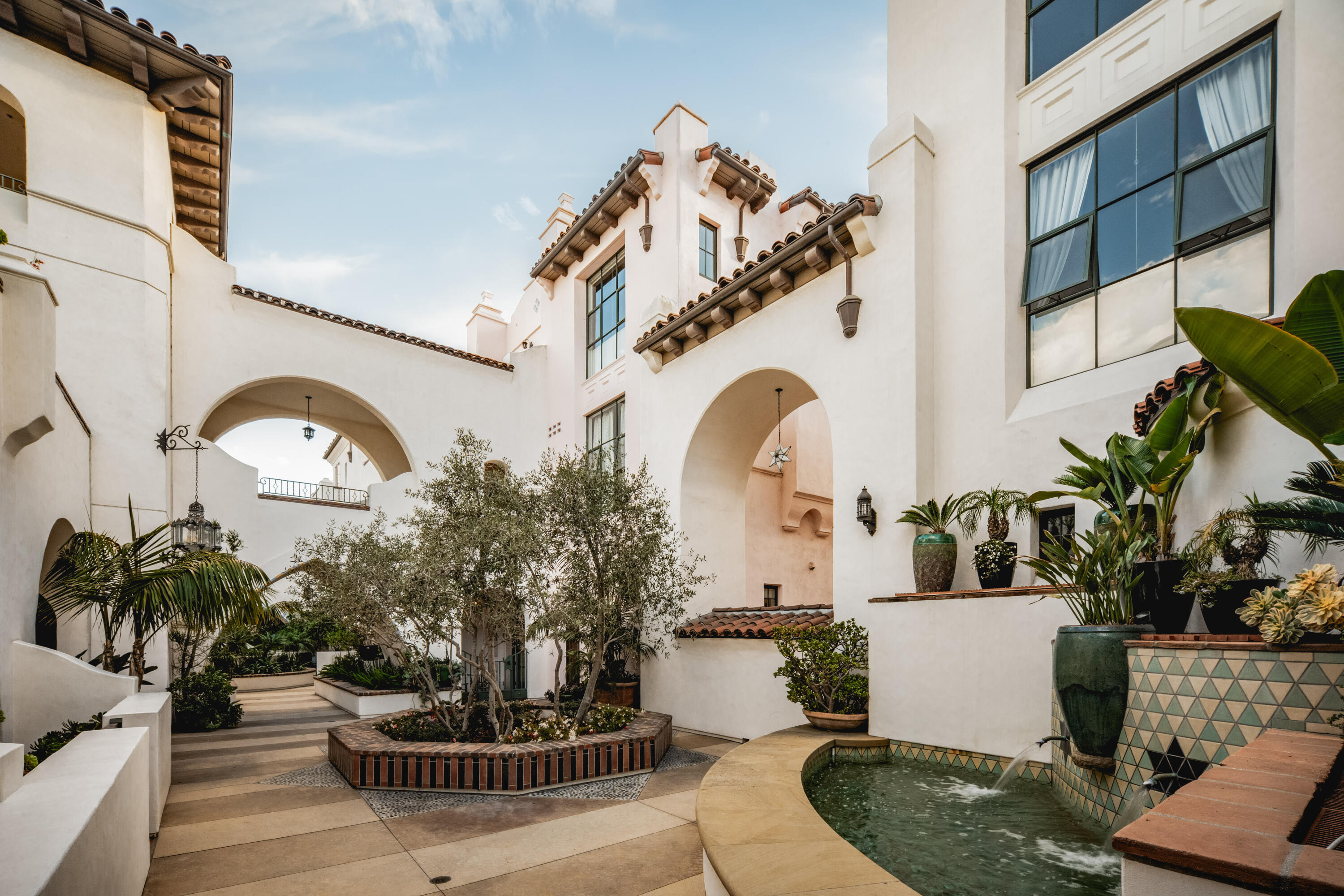 401 Chapala Street, 111, SANTA BARBARA Unit: 111