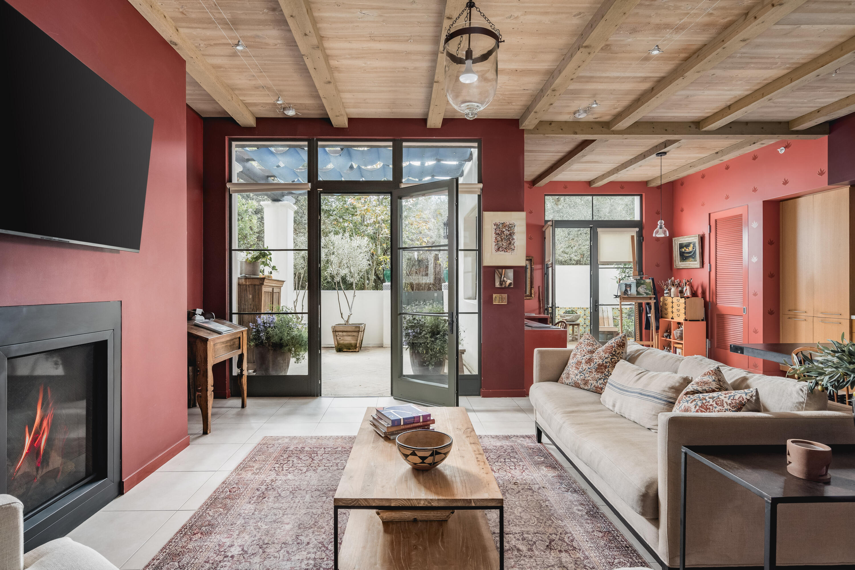 401 Chapala Street, 111, SANTA BARBARA Unit: 111