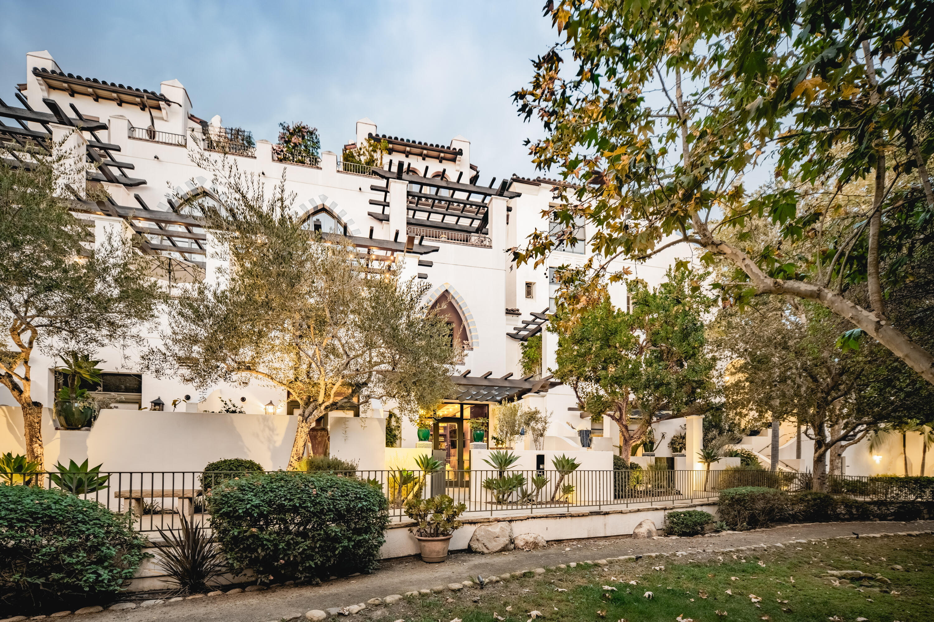 401 Chapala Street, 111, SANTA BARBARA Unit: 111