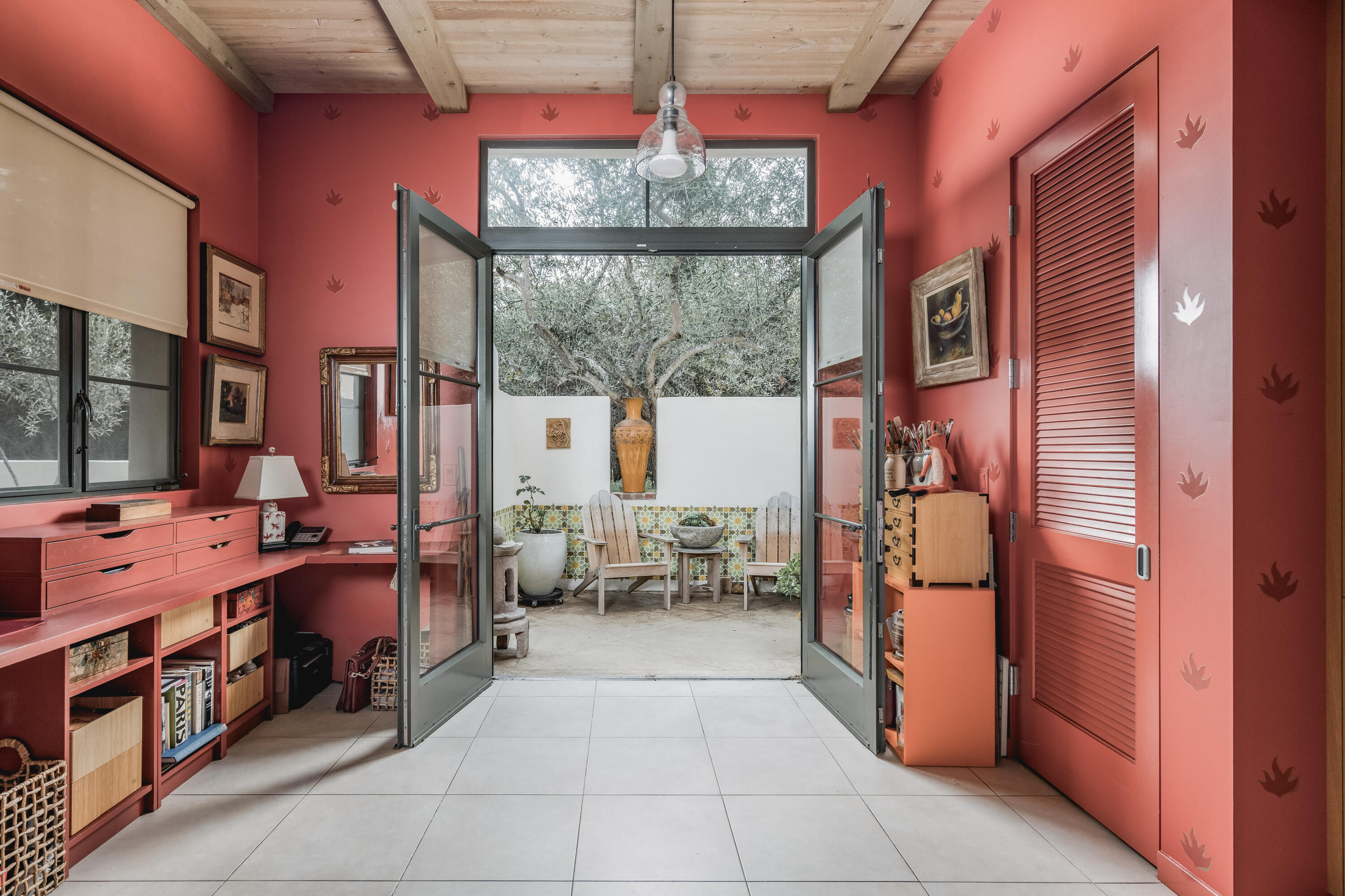 401 Chapala Street, 111, SANTA BARBARA Unit: 111