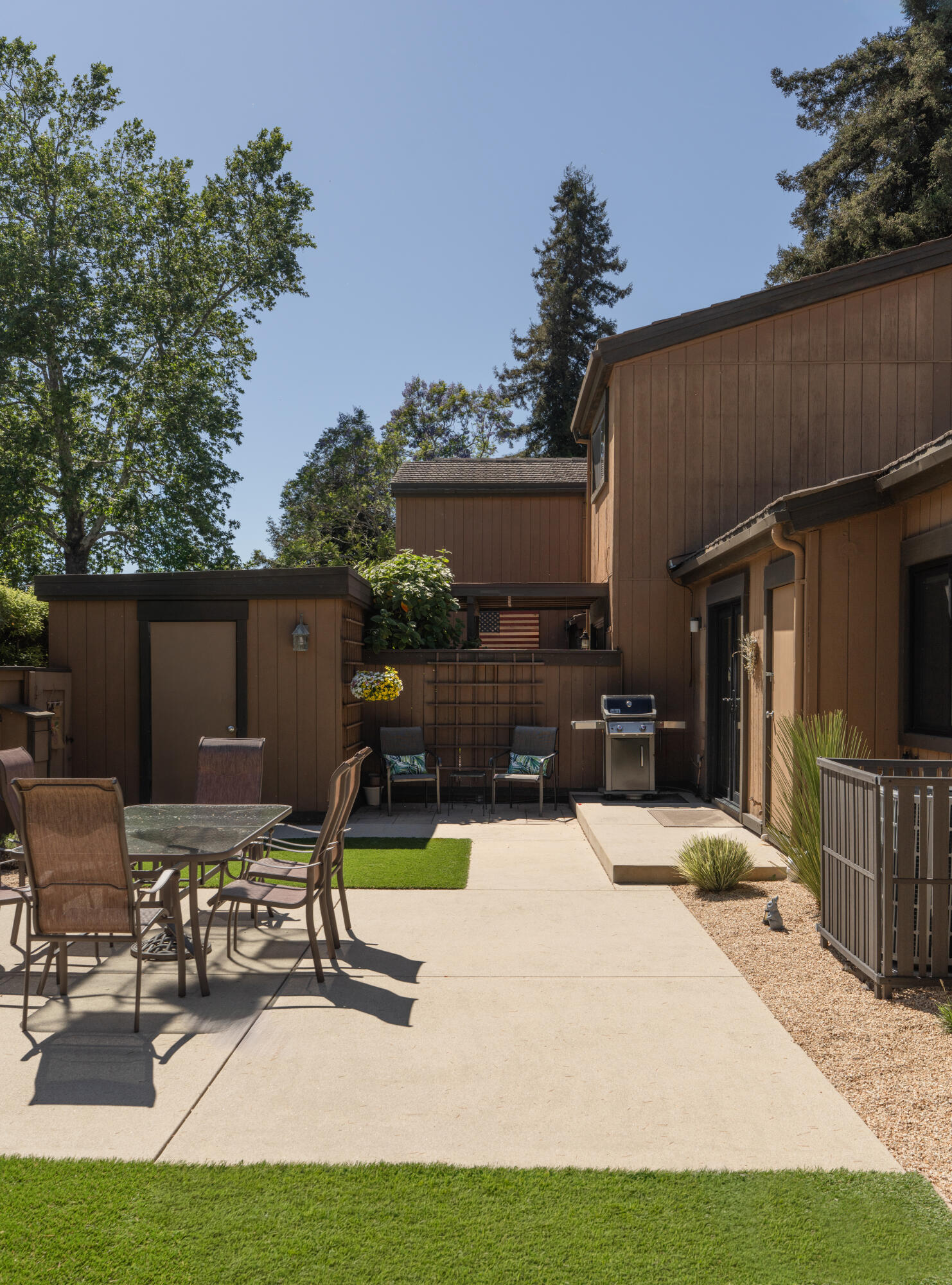 621 Las Perlas Drive