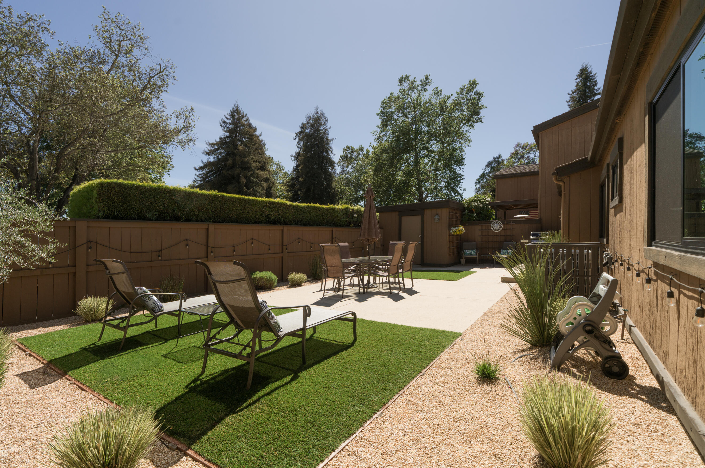 621 Las Perlas Drive