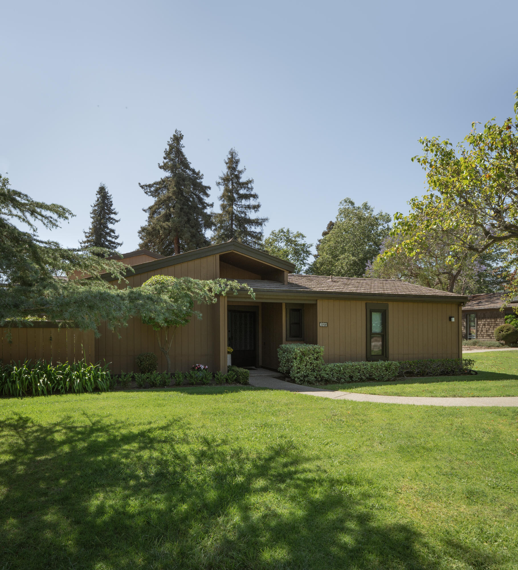 621 Las Perlas Drive