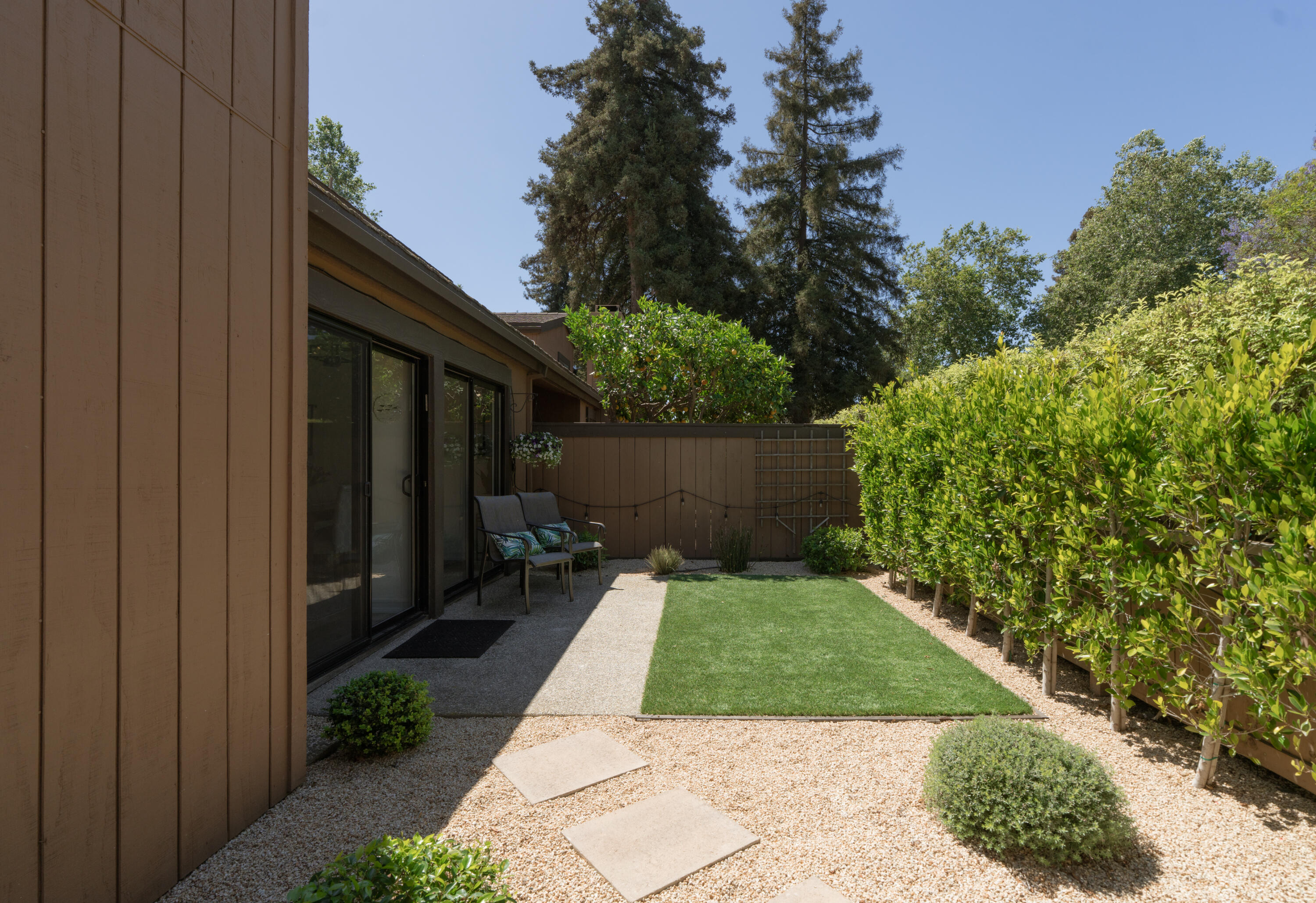 621 Las Perlas Drive