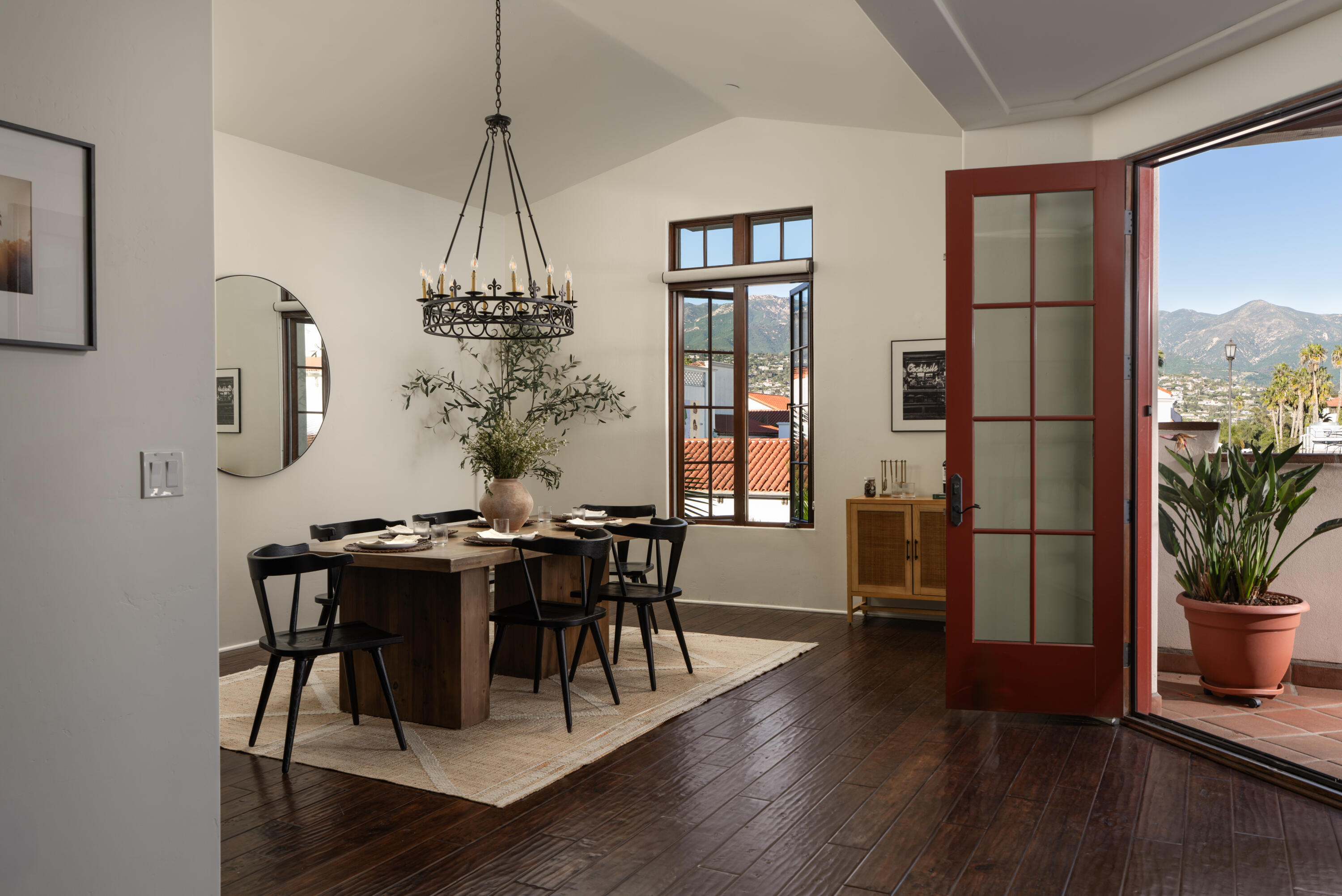 105 W De La Guerra Street F2