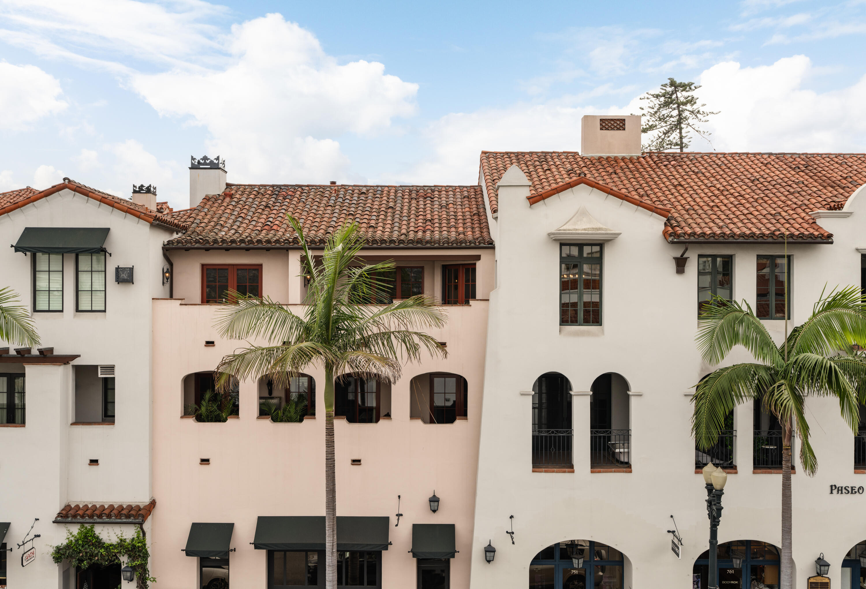 105 W De La Guerra Street F2