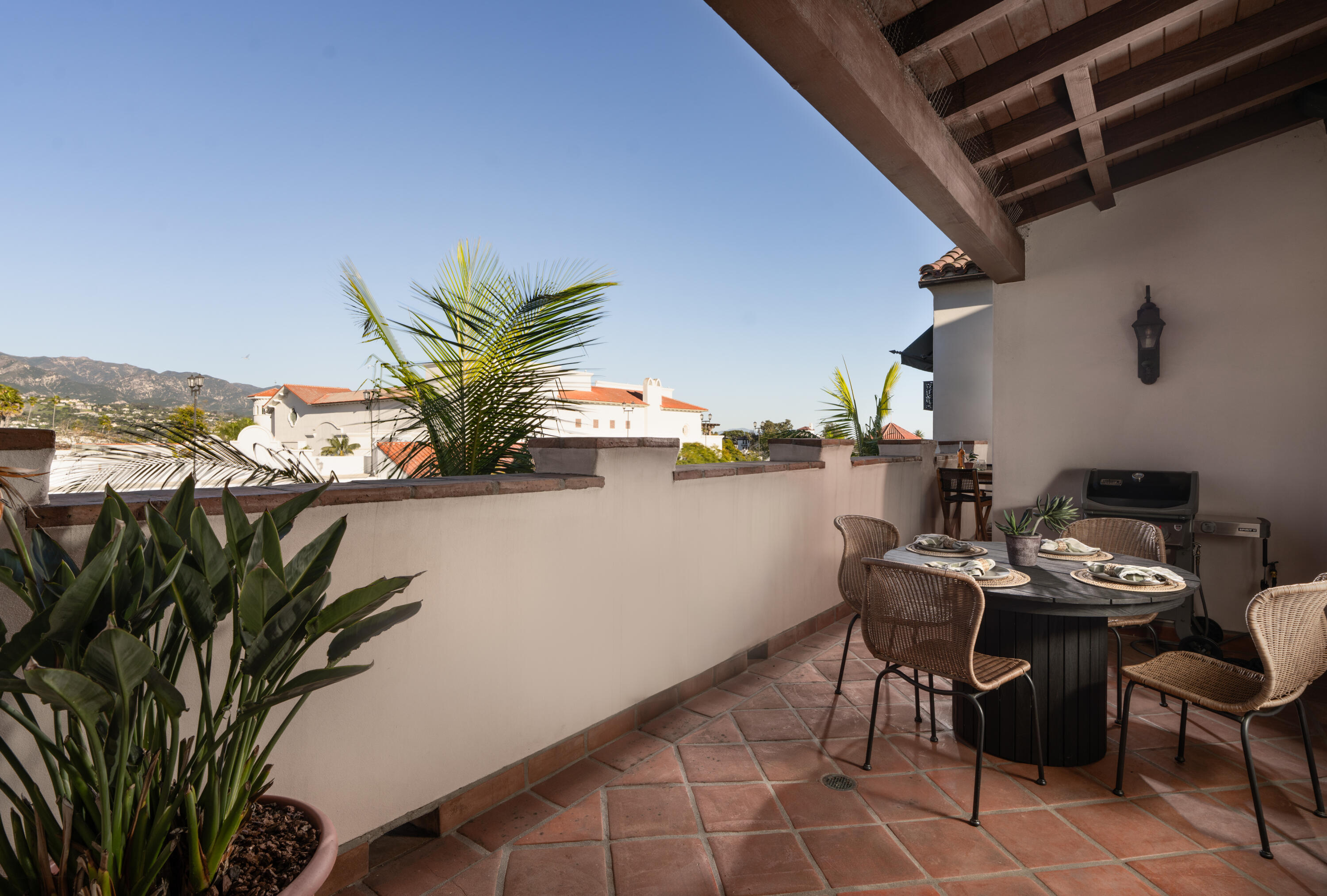 105 W De La Guerra Street F2