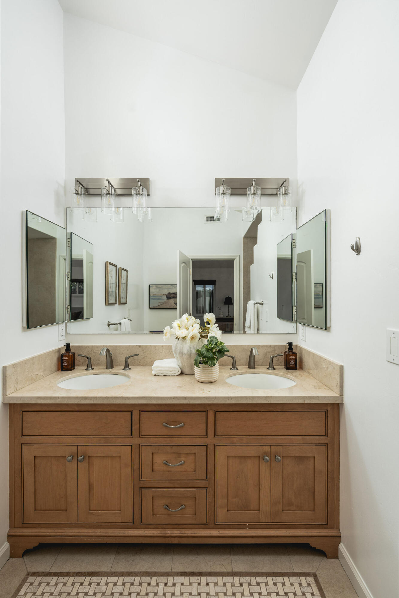 6269 Shamrock Avenue