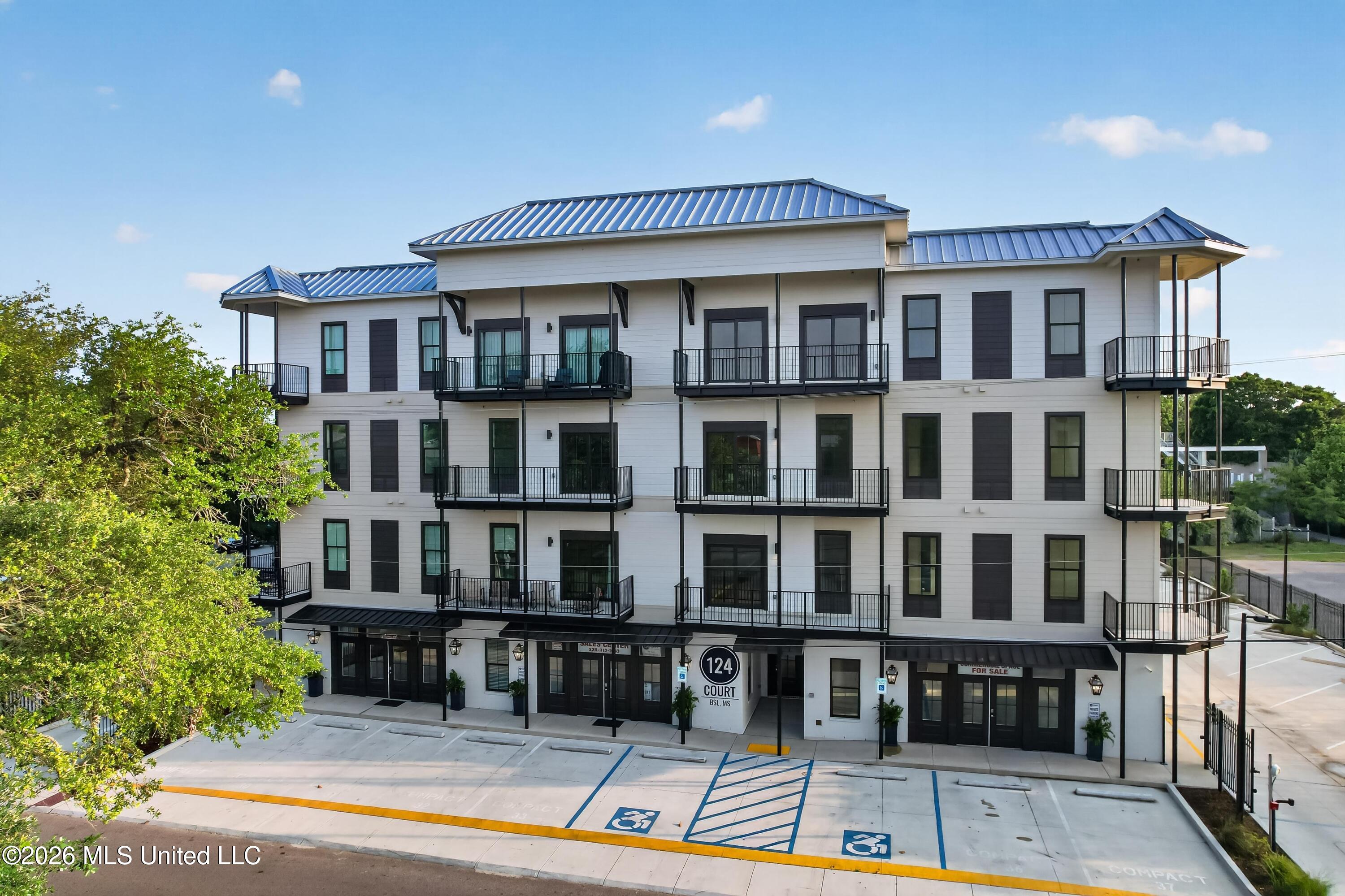124 Court Street, 306