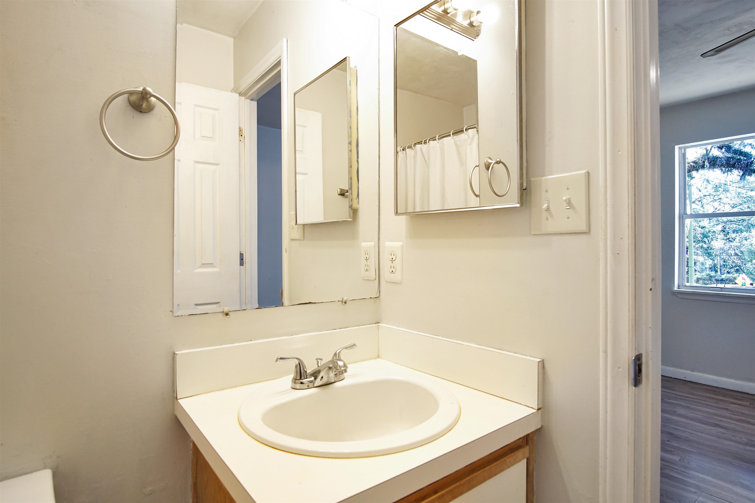 1497 Live Oak Drive