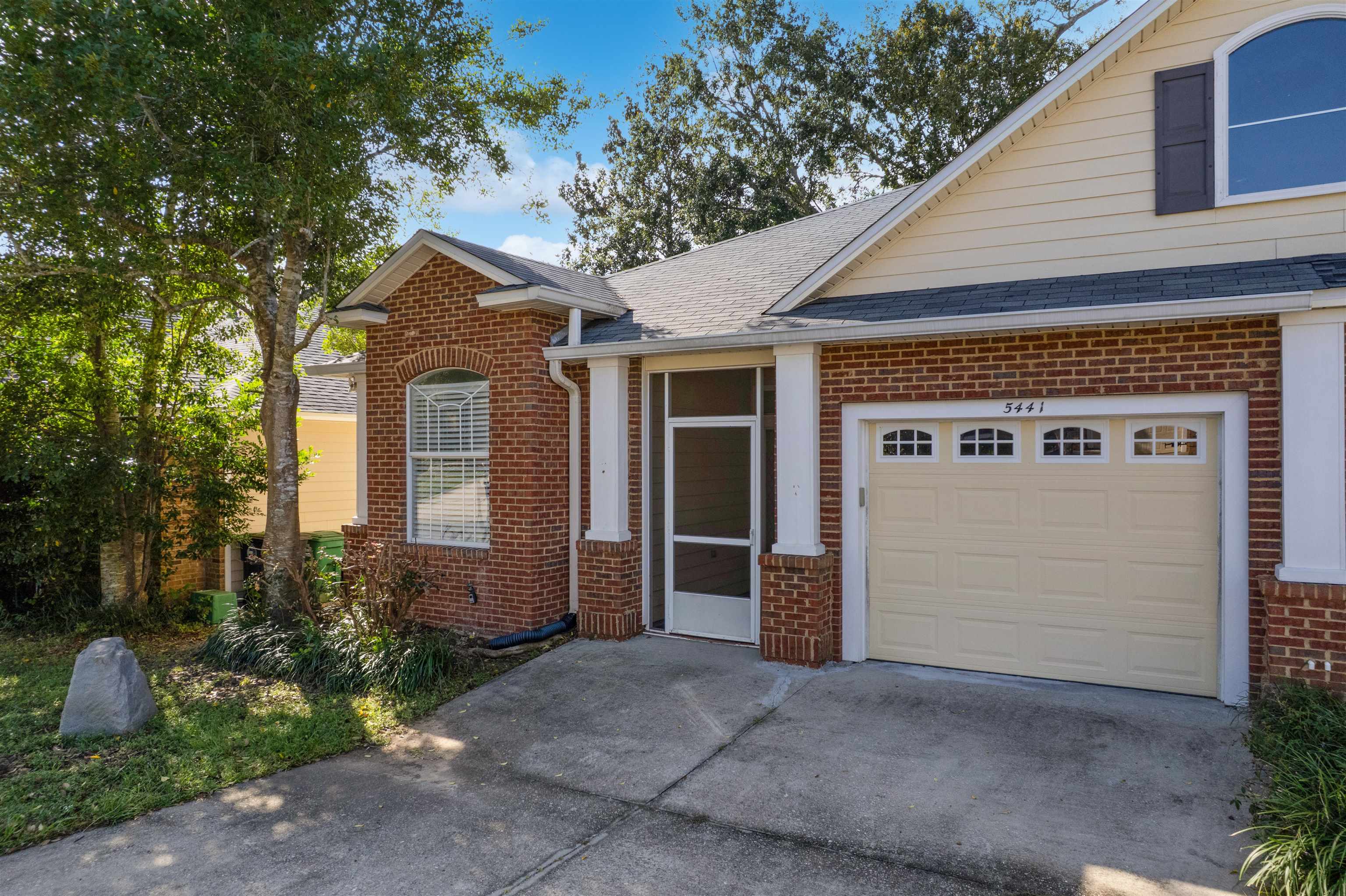 5441 Hampton Hill Circle