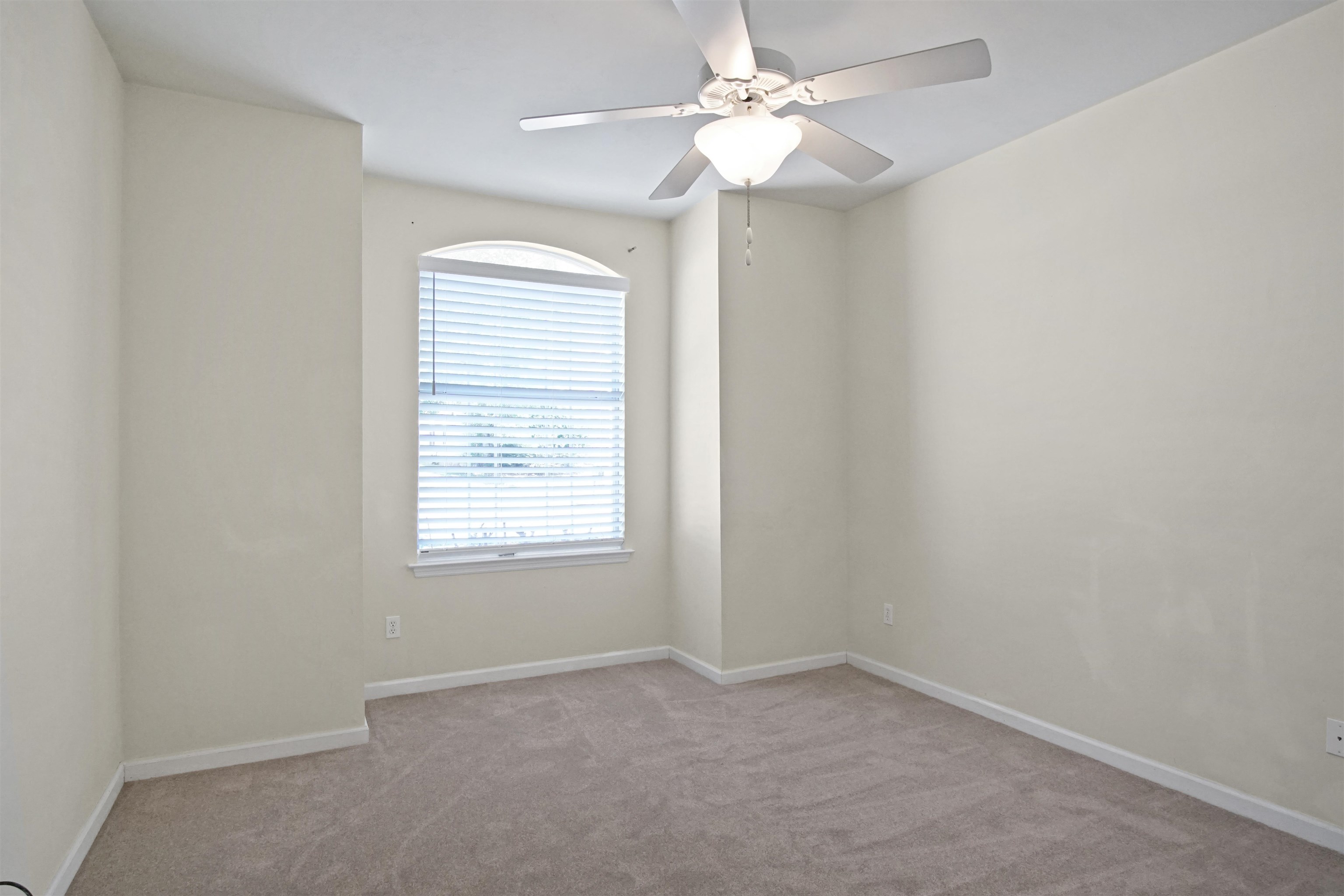 5441 Hampton Hill Circle