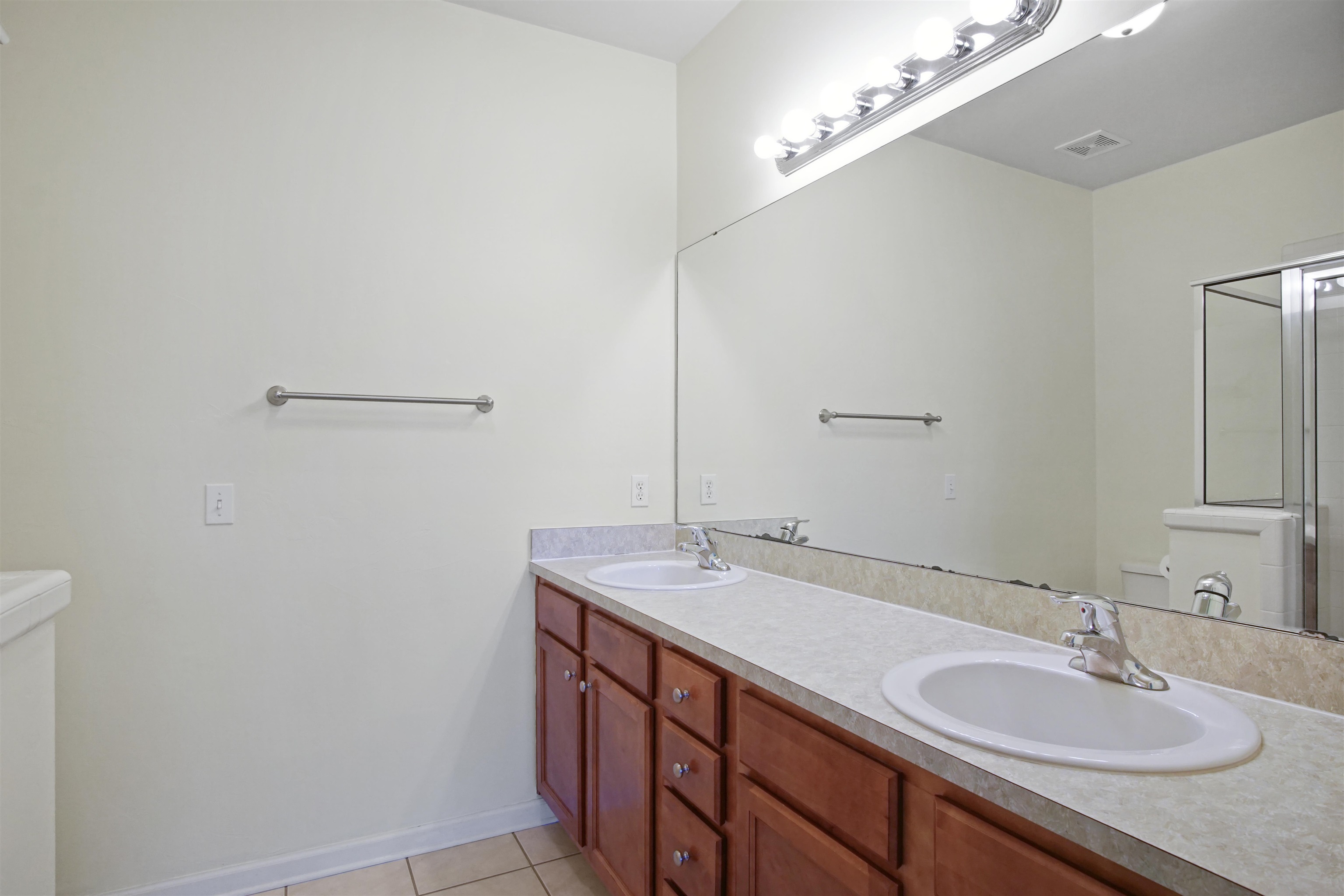 5441 Hampton Hill Circle