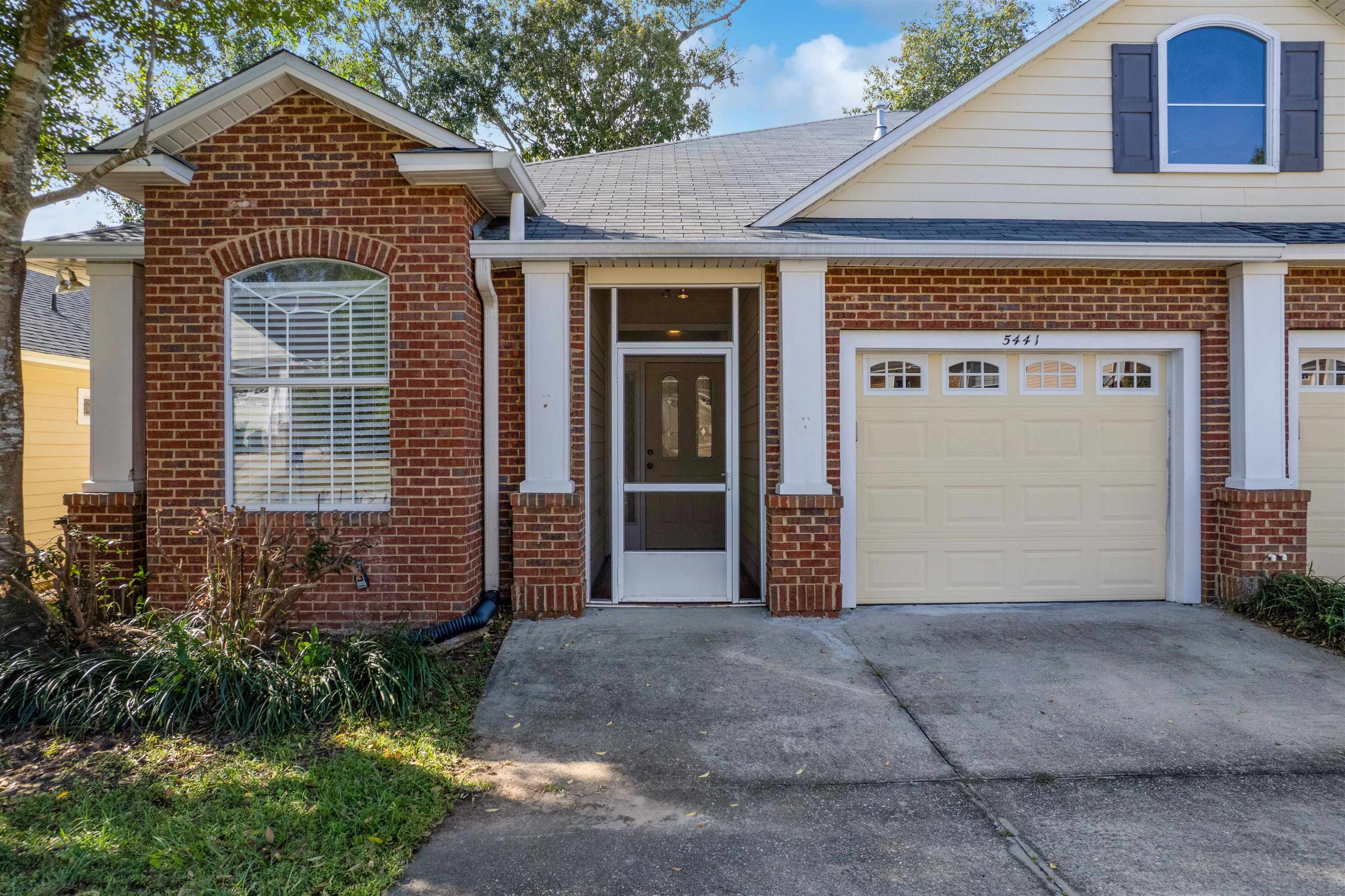 5441 Hampton Hill Circle