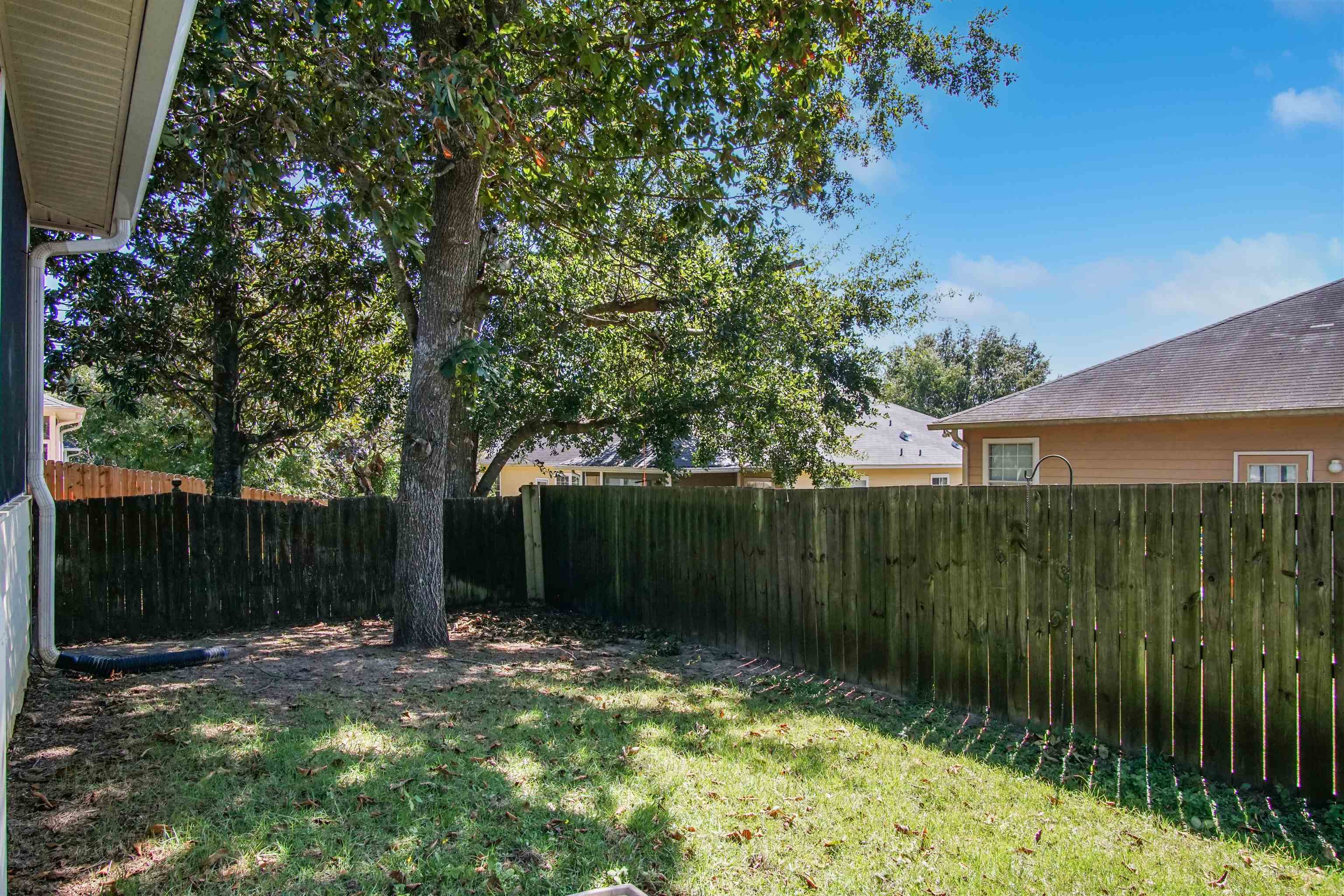 5441 Hampton Hill Circle