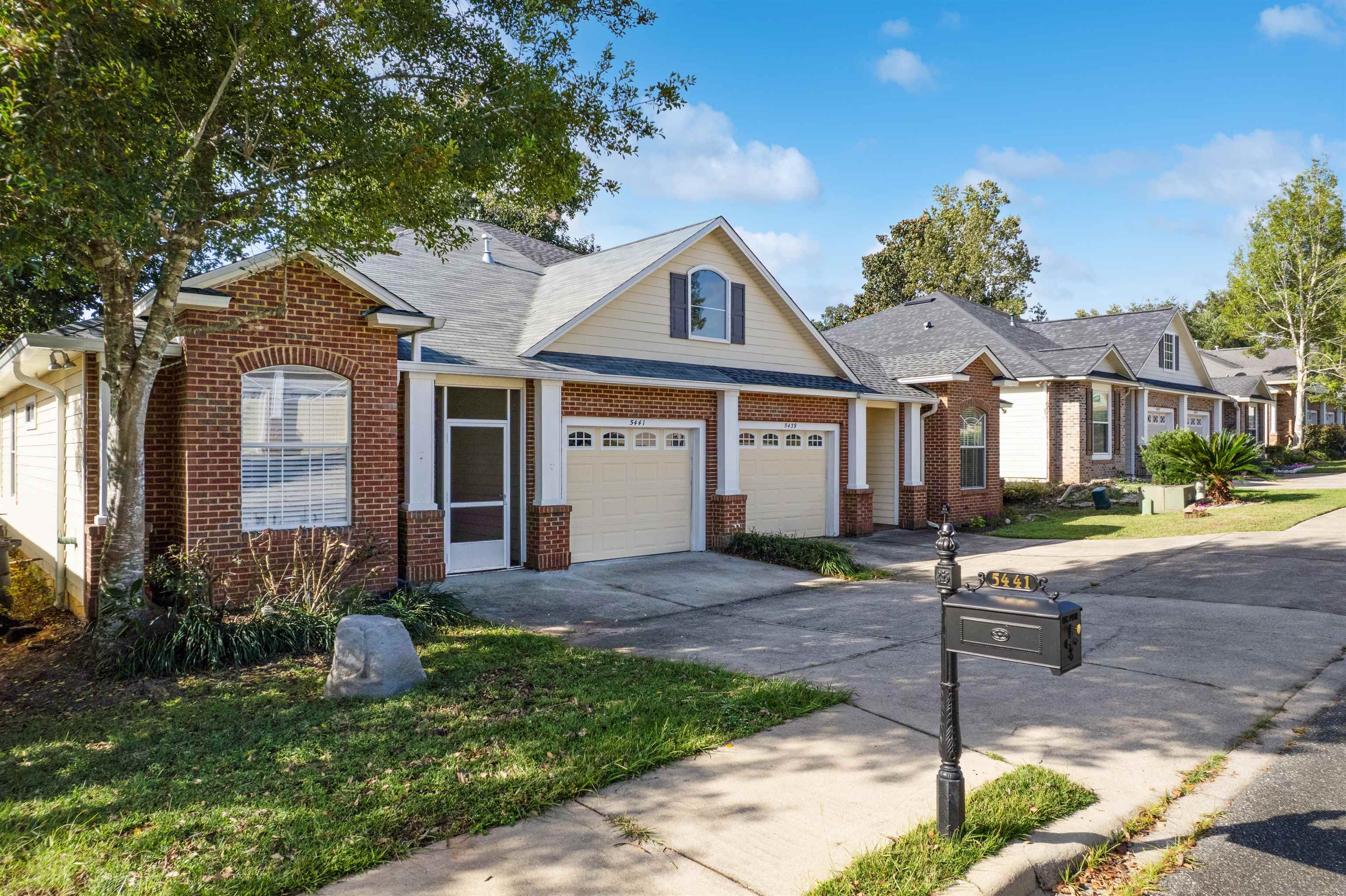 5441 Hampton Hill Circle