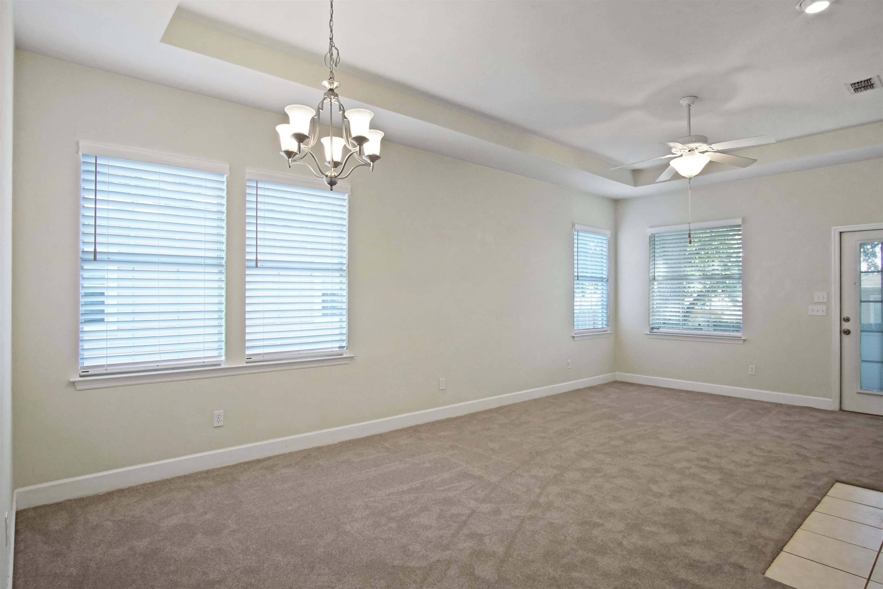 5441 Hampton Hill Circle