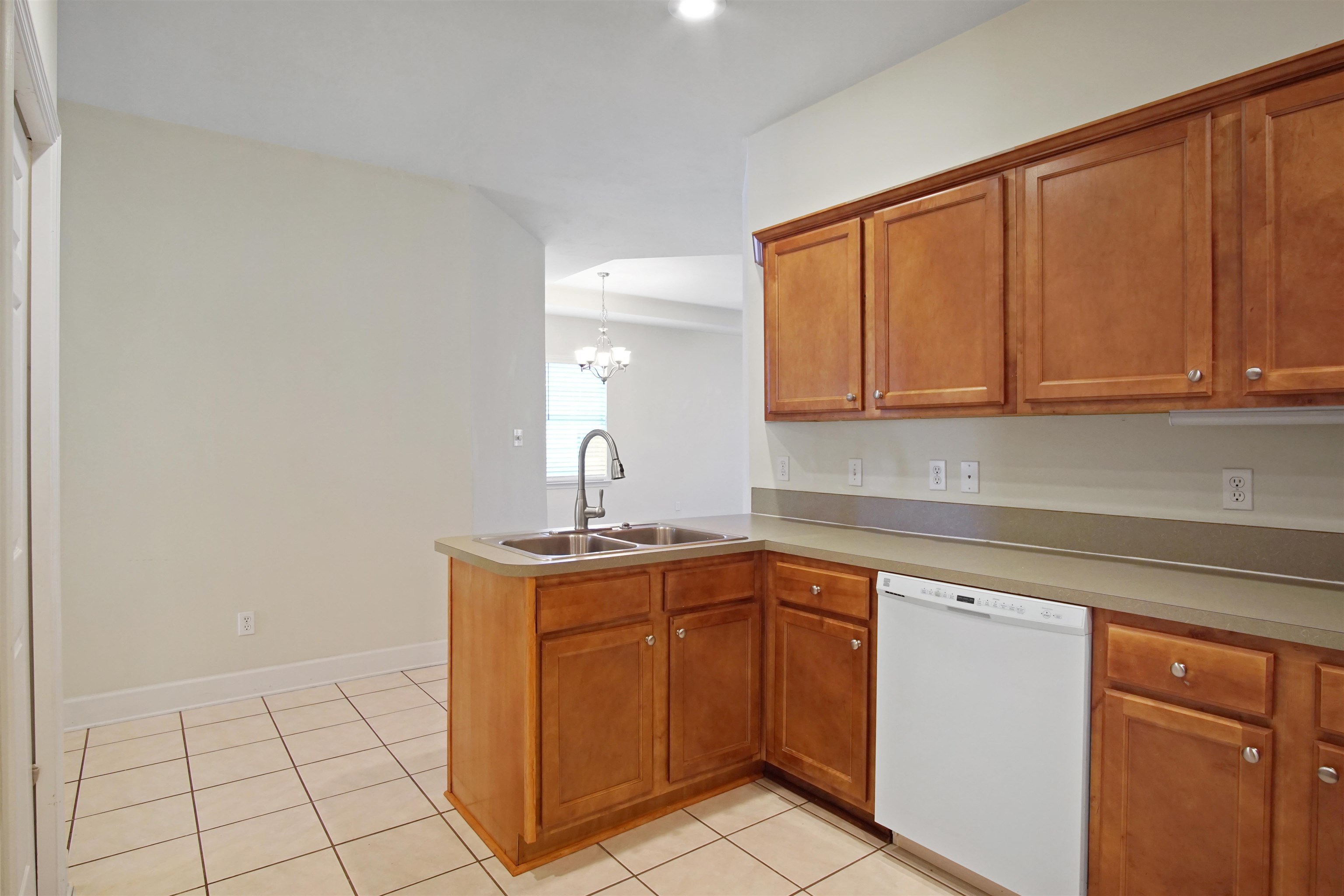 5441 Hampton Hill Circle