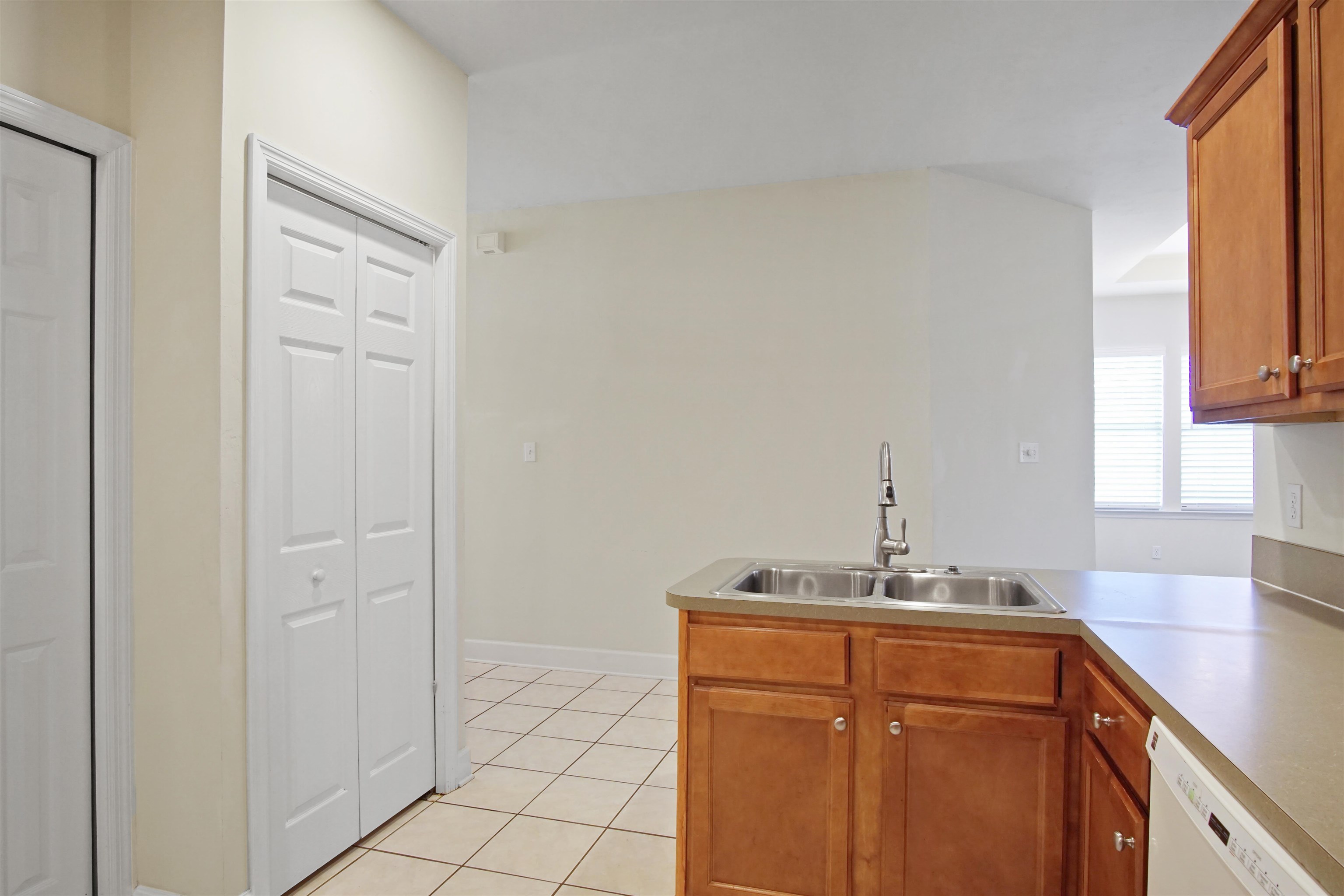 5441 Hampton Hill Circle