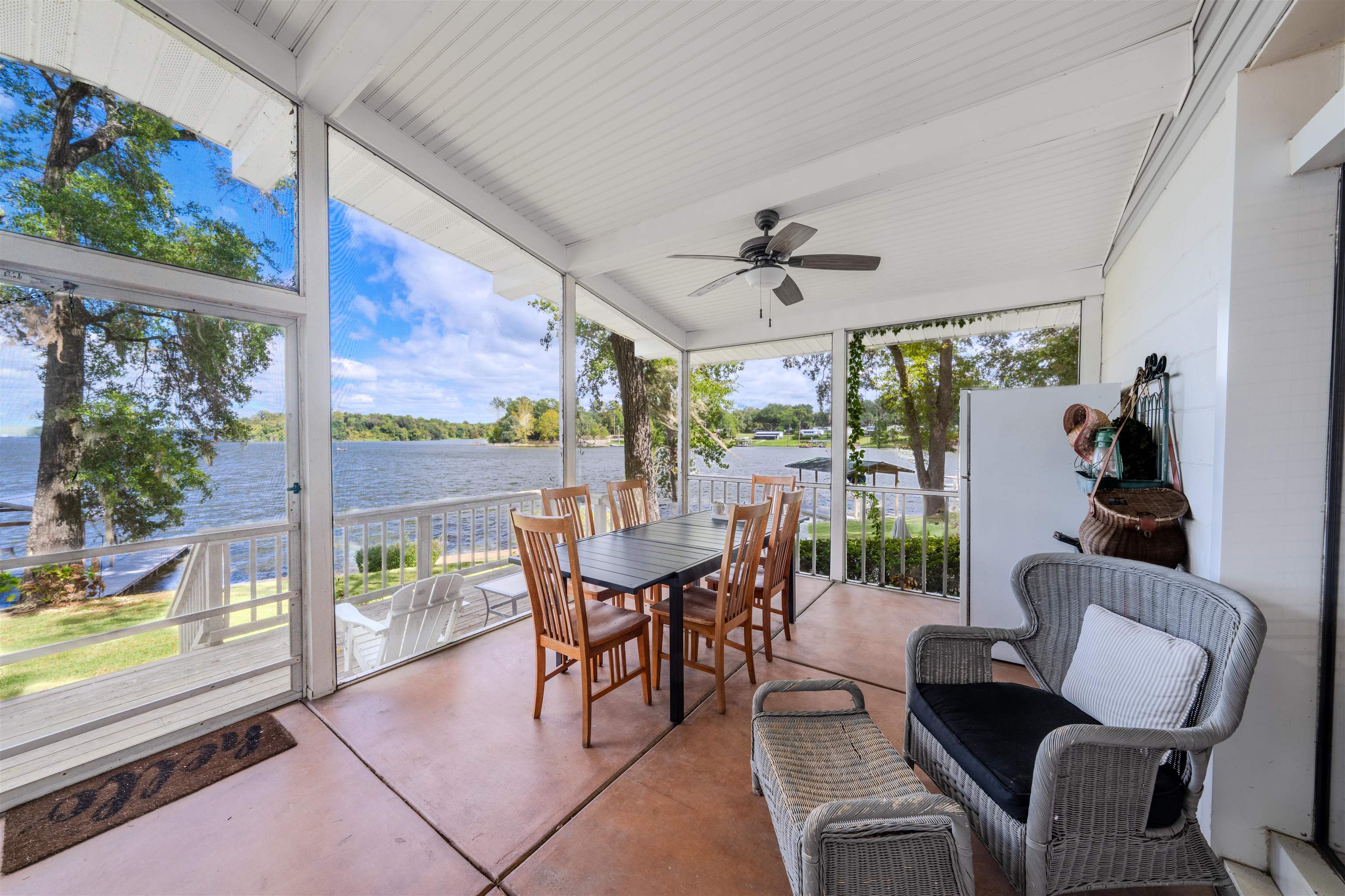 3842 Edgewater Drive