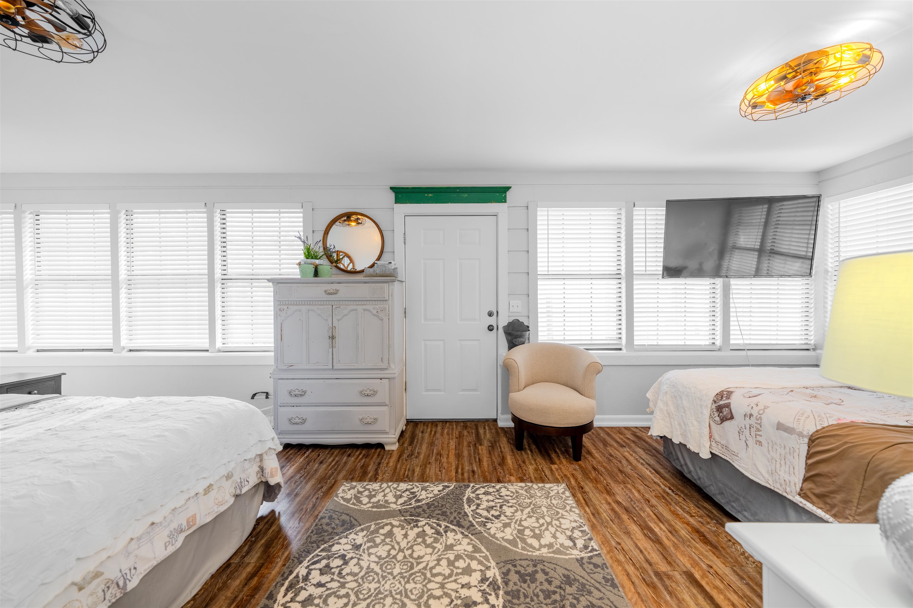 3842 Edgewater Drive