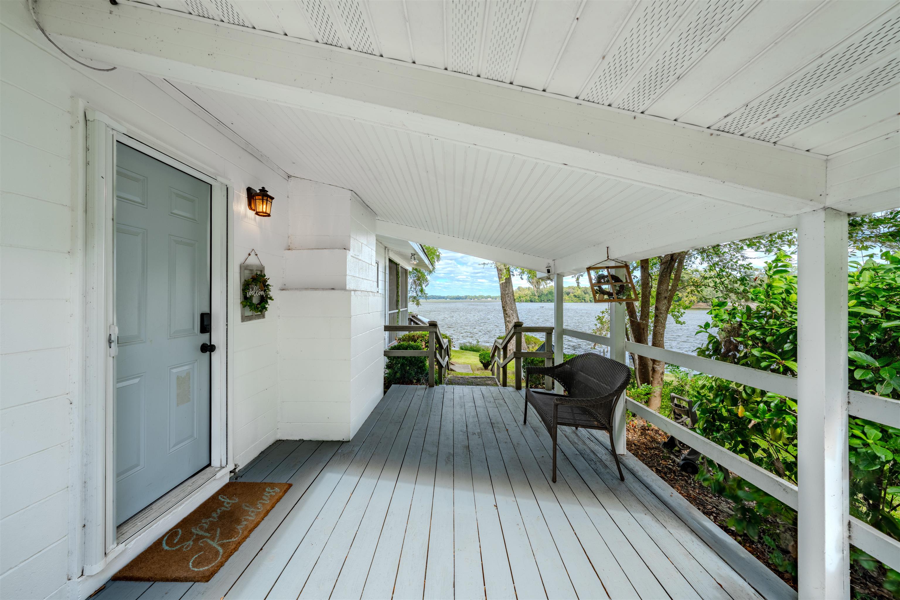 3842 Edgewater Drive