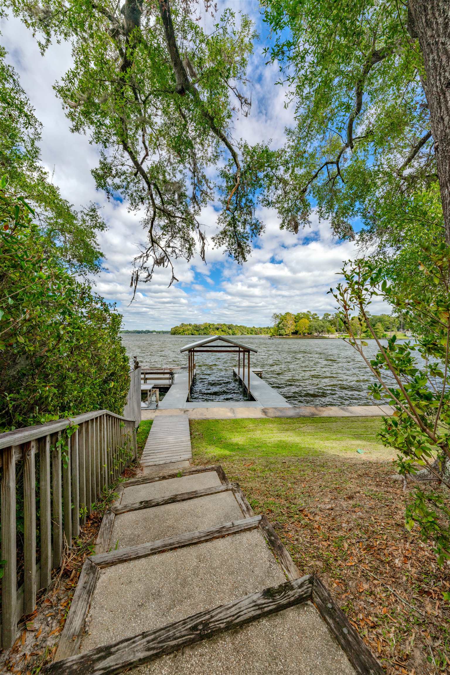 3842 Edgewater Drive