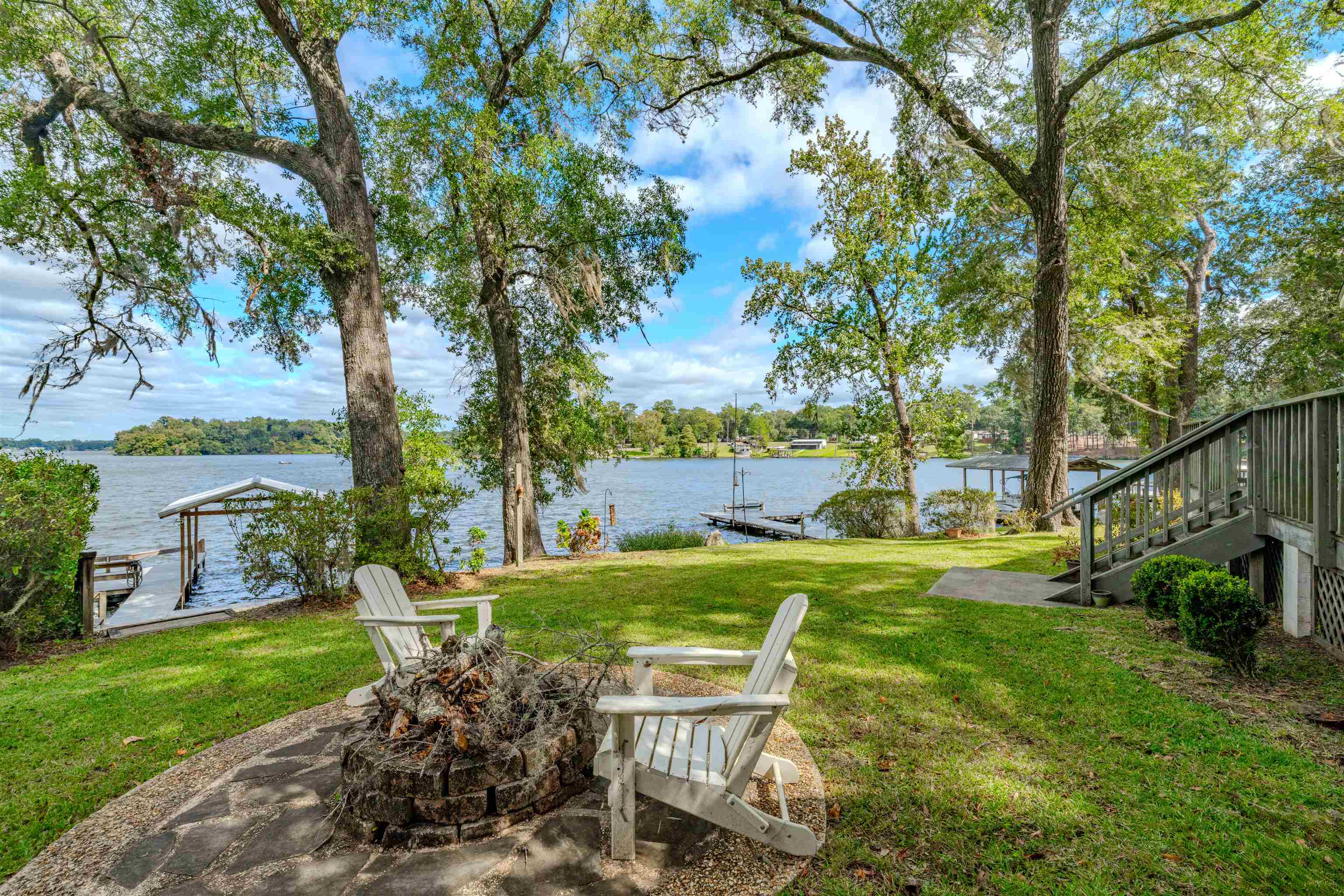 3842 Edgewater Drive