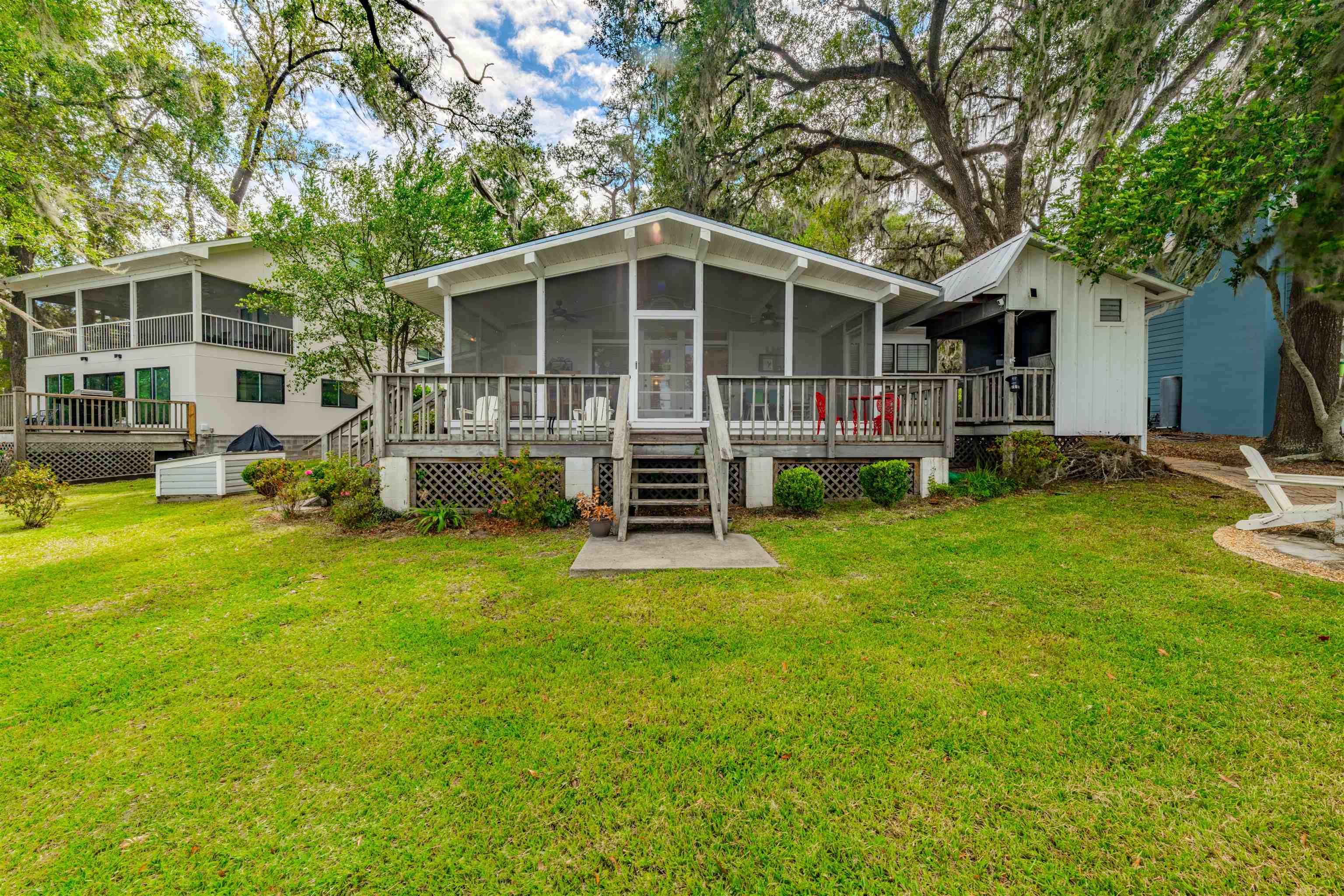 3842 Edgewater Drive