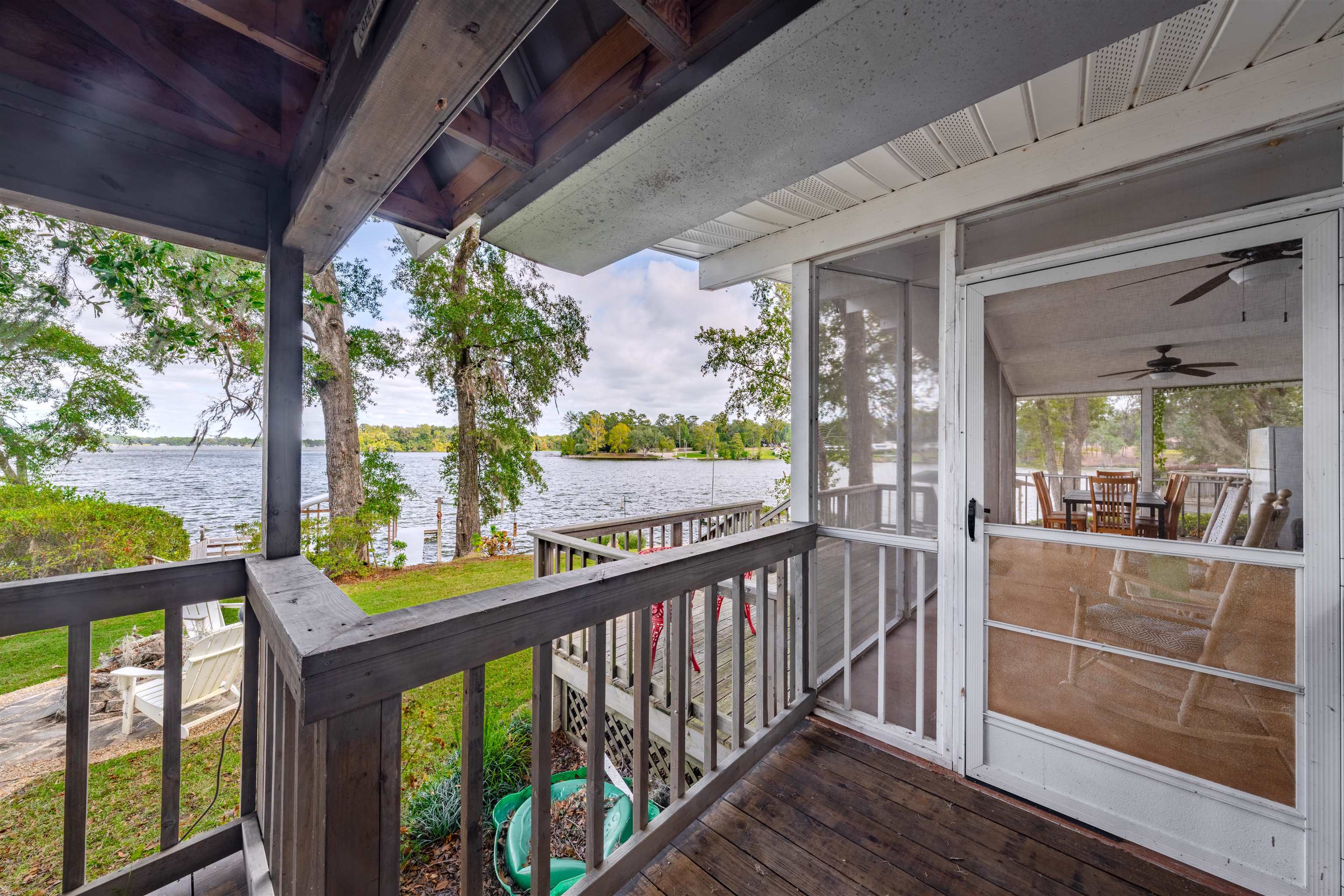 3842 Edgewater Drive