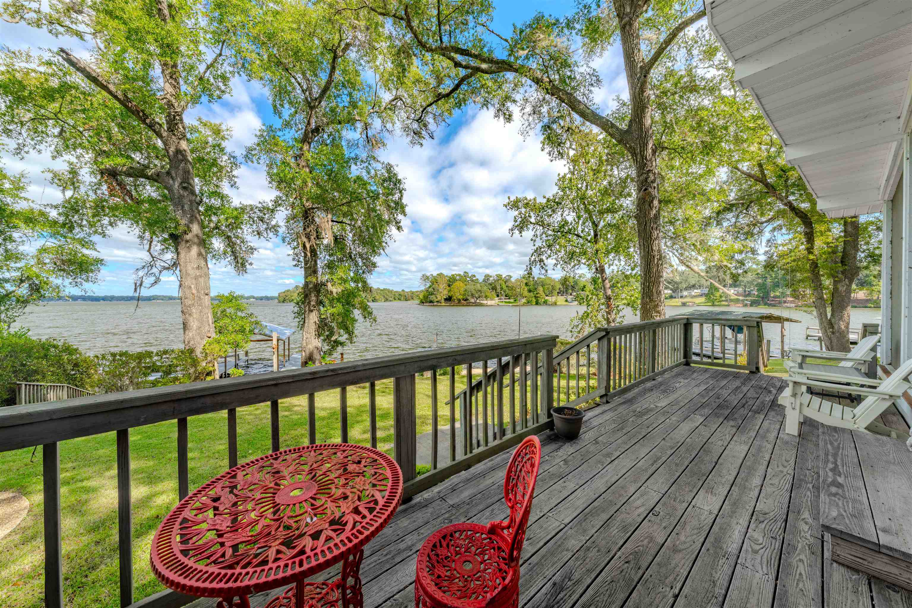 3842 Edgewater Drive